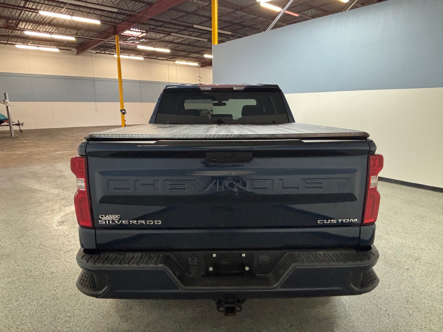 Vehicle photo 6