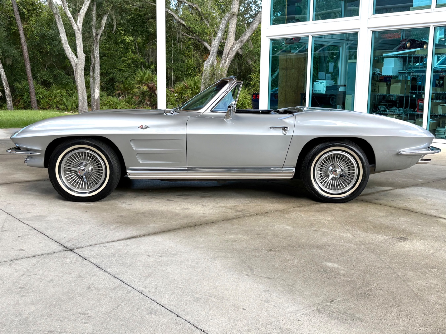 Vehicle photo 10