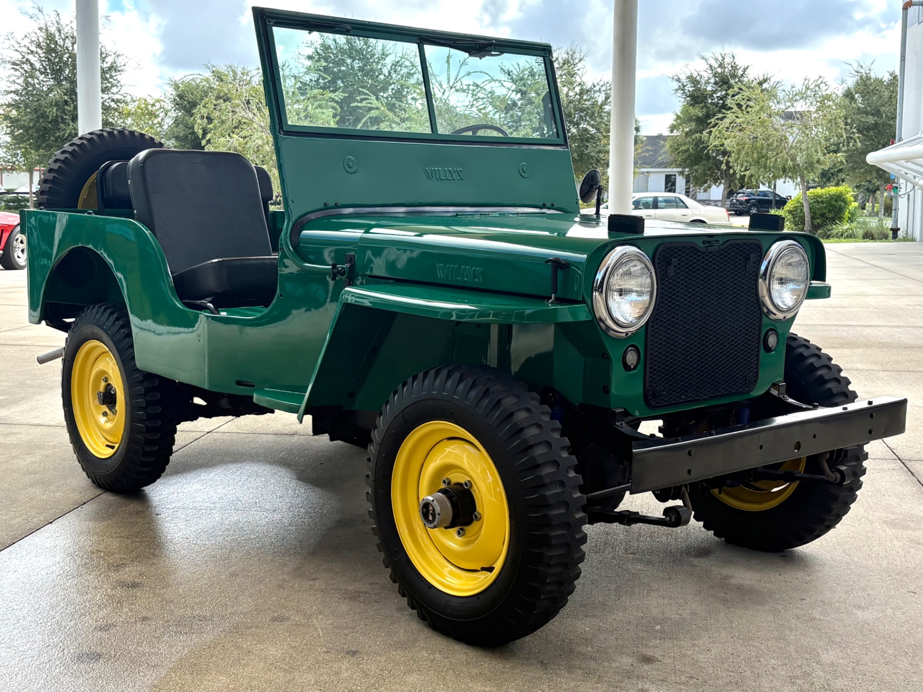 Vehicle photo 4