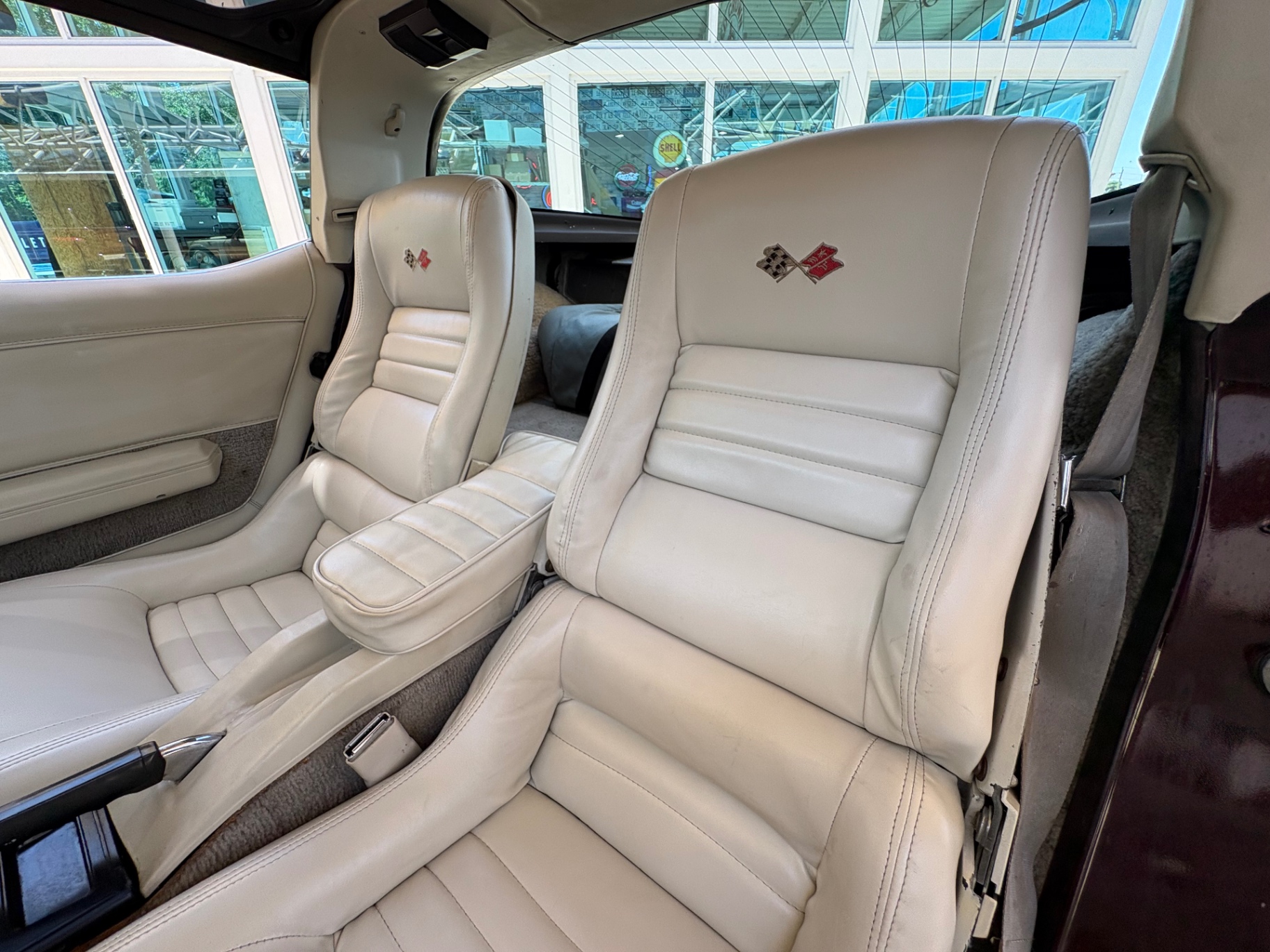 Vehicle photo 33