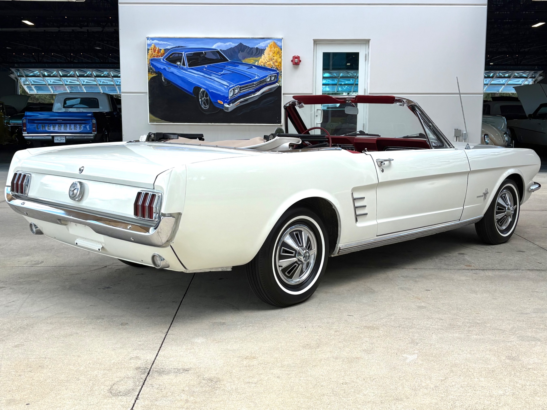 Vehicle photo 6