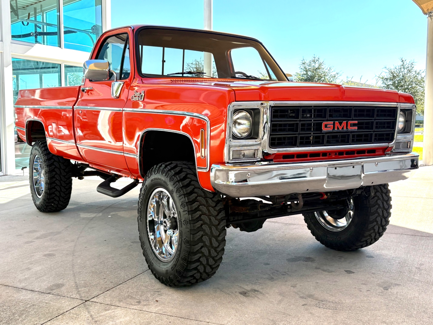 Vehicle photo 3