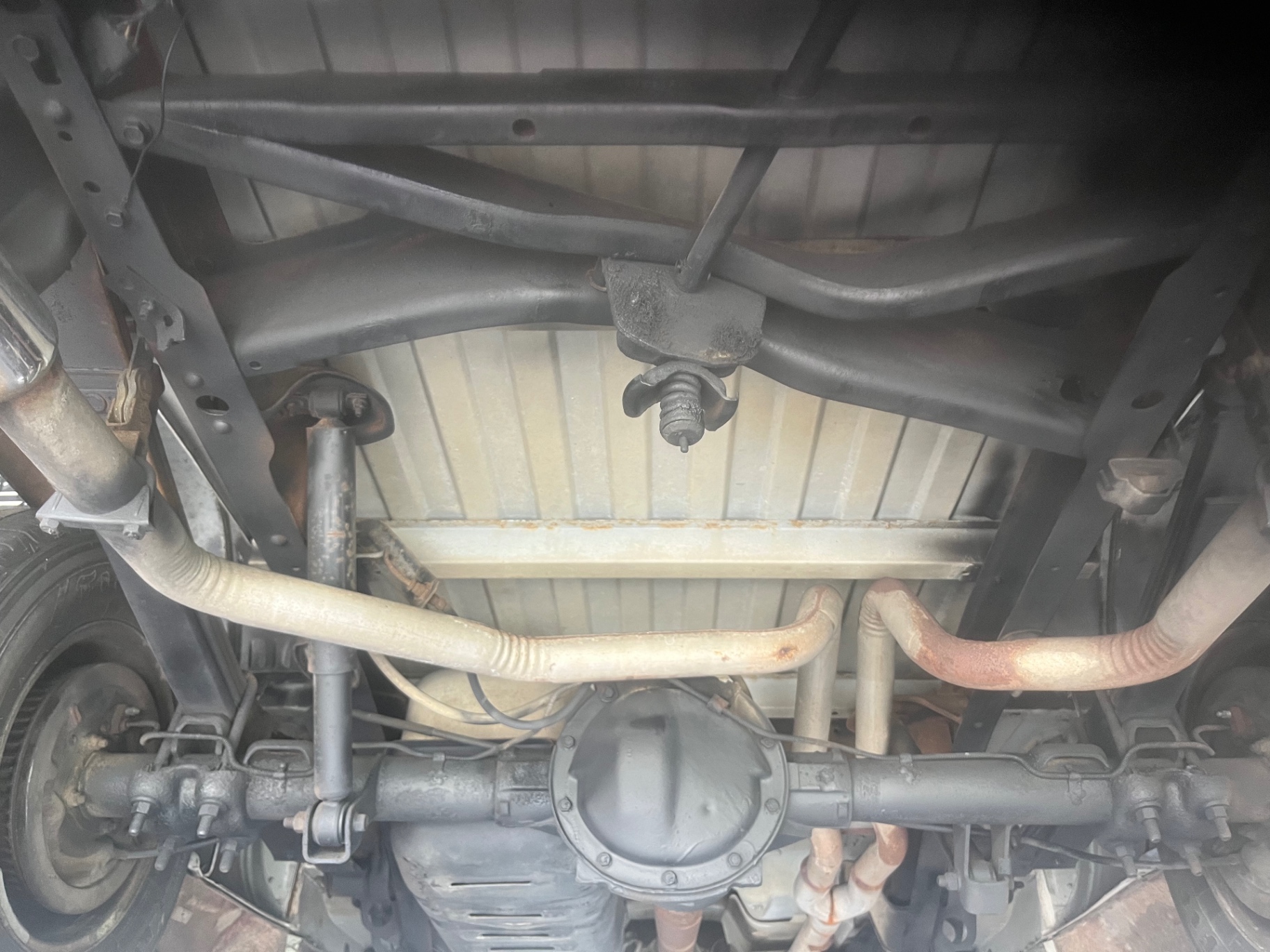 Vehicle photo 29