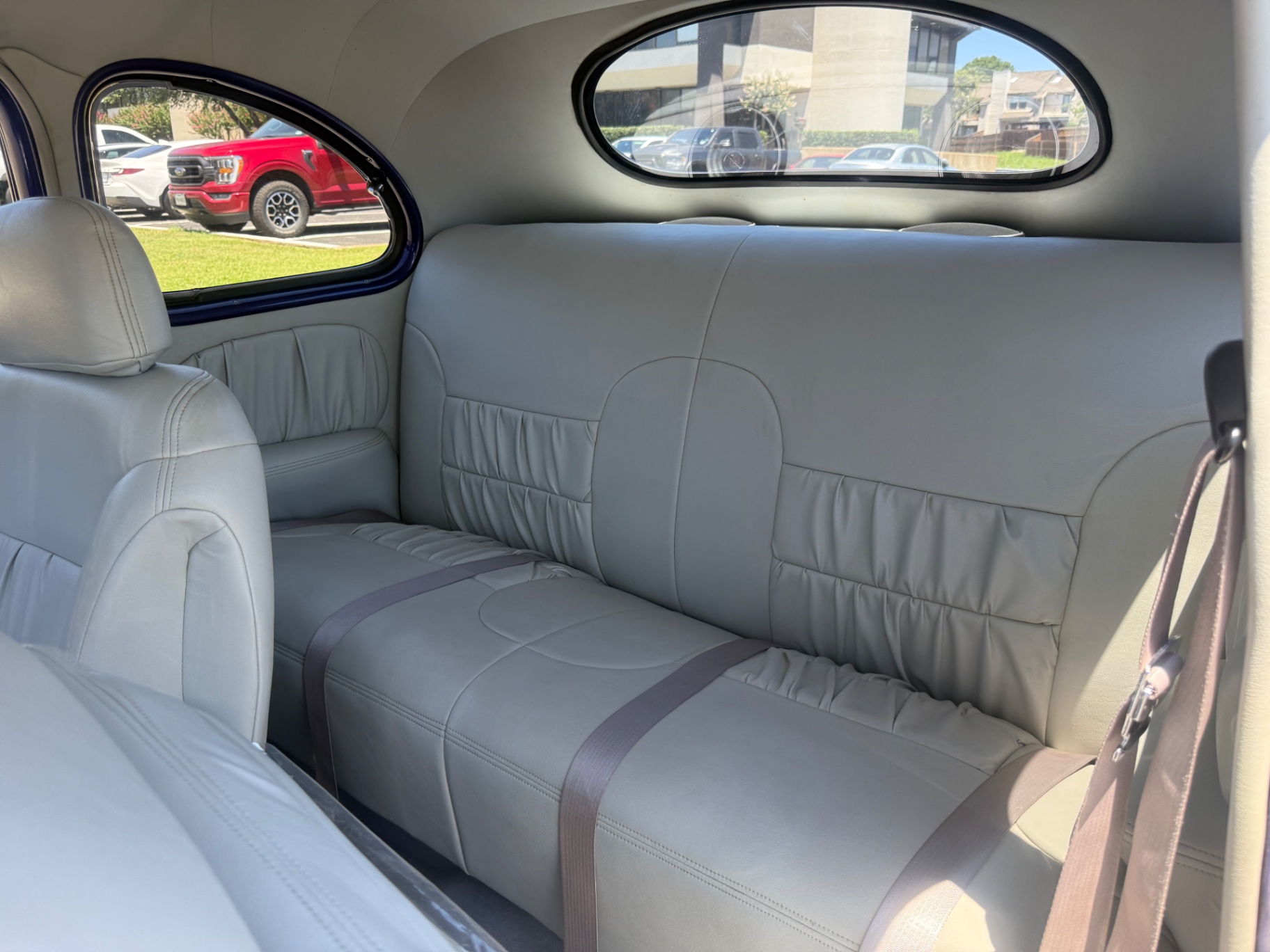 Vehicle photo 22