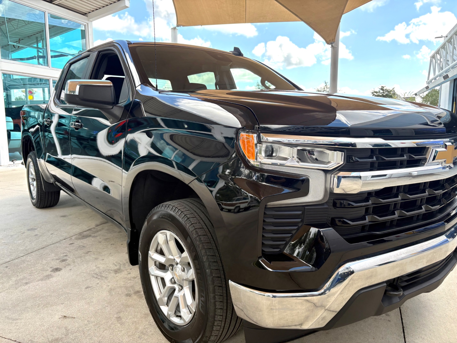 Vehicle photo 18
