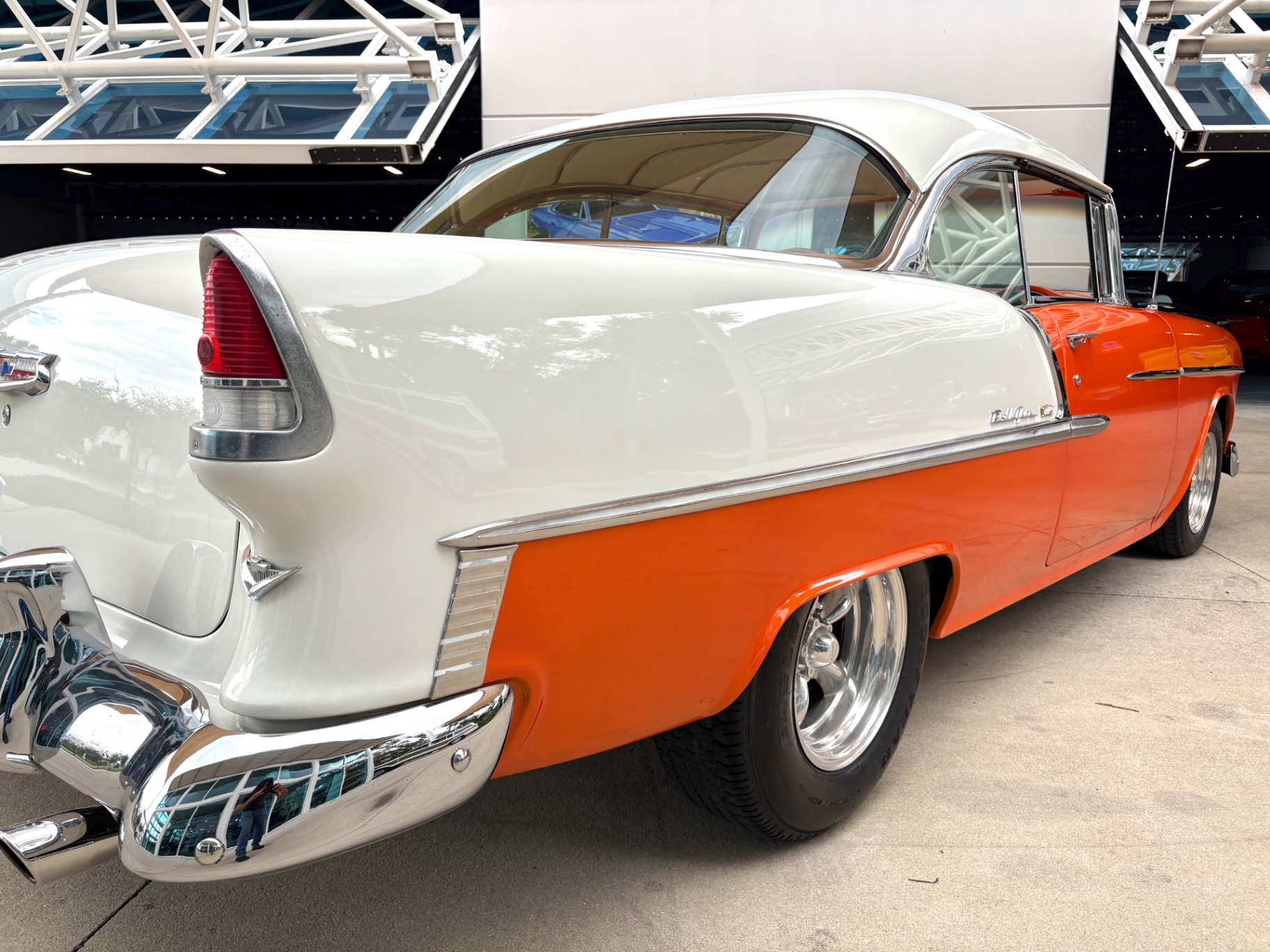 Vehicle photo 17