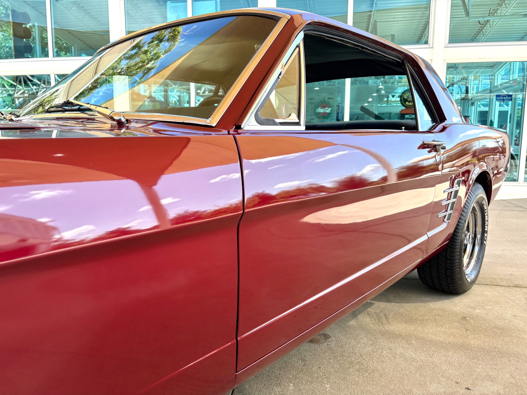 Vehicle photo 12