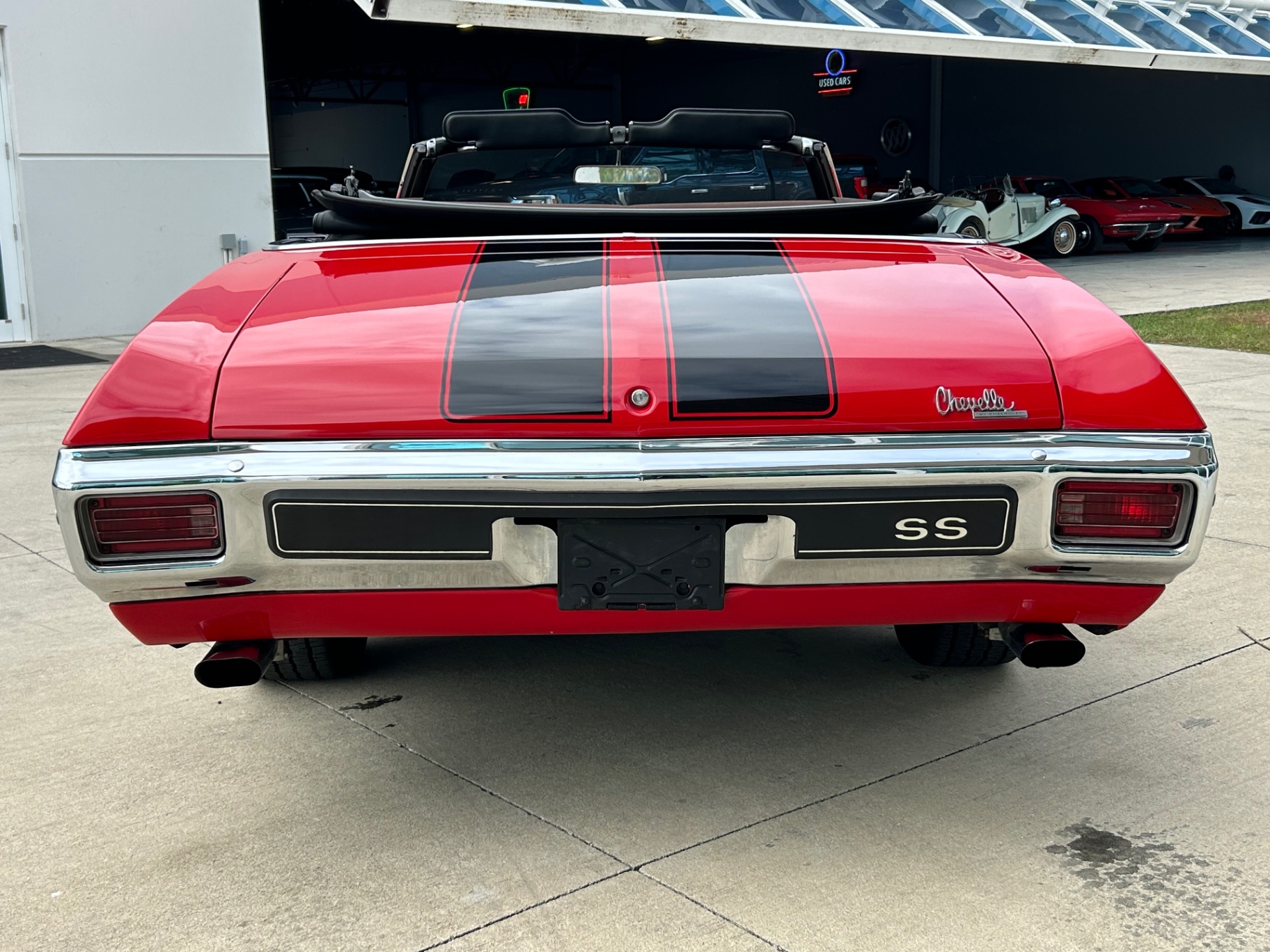 Vehicle photo 6