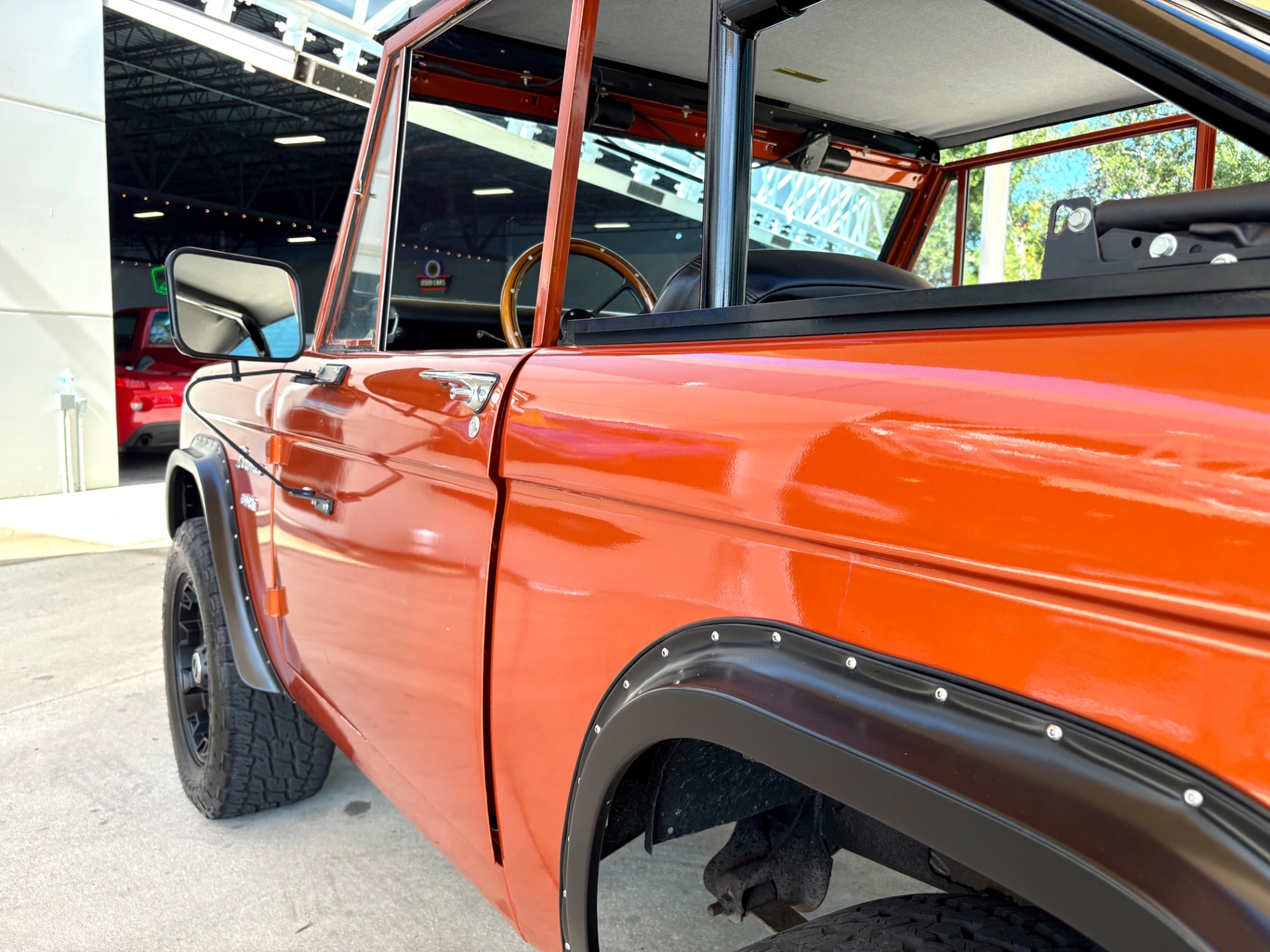 Vehicle photo 13