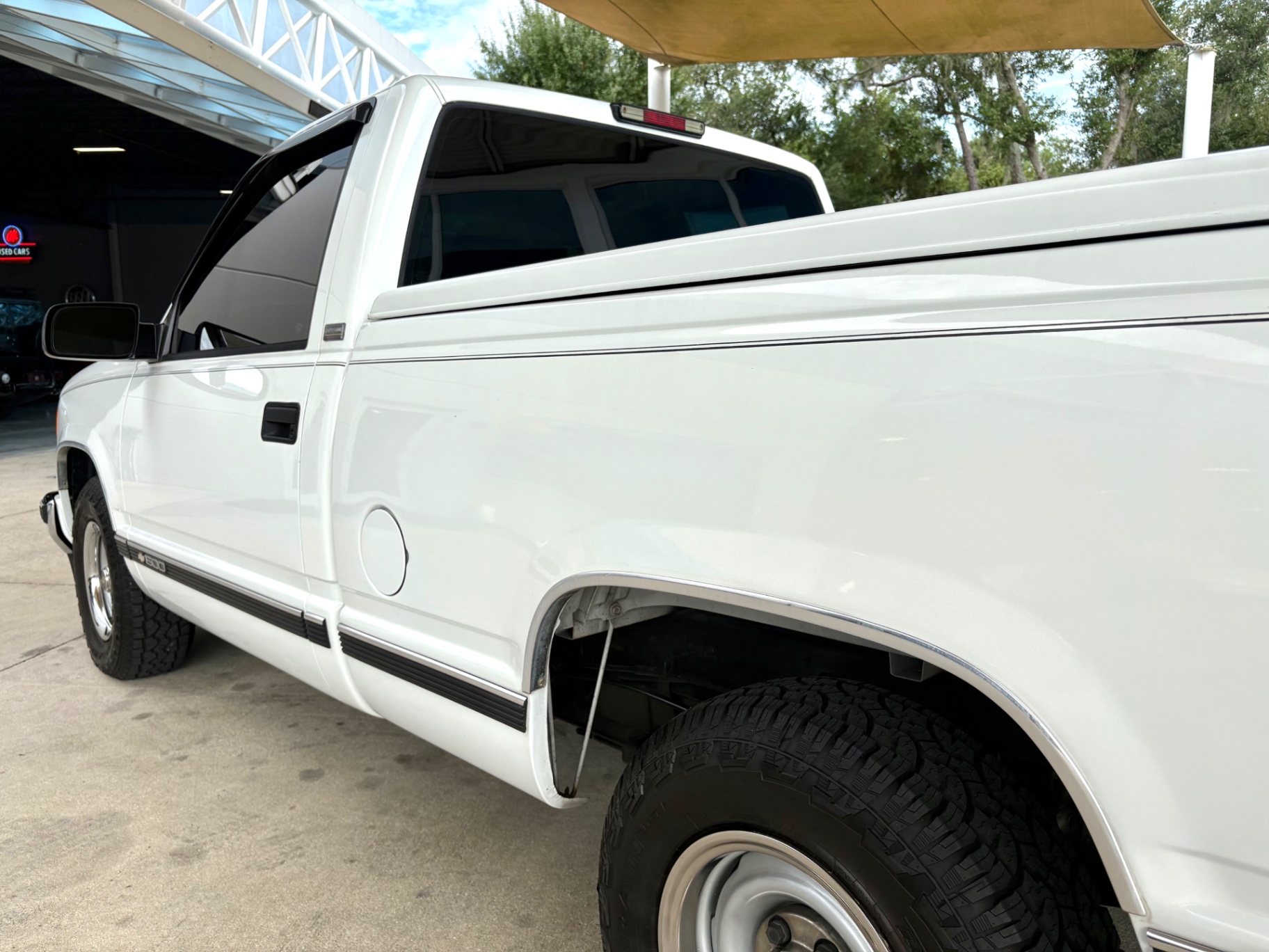 Vehicle photo 13