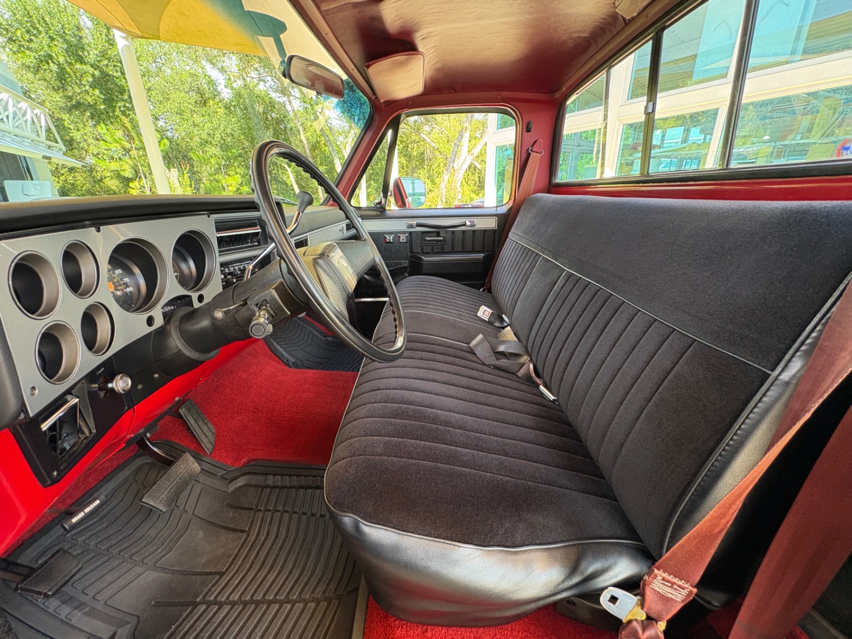 Vehicle photo 35