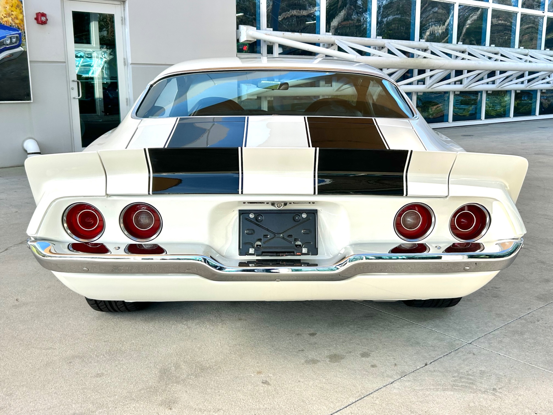 Vehicle photo 6