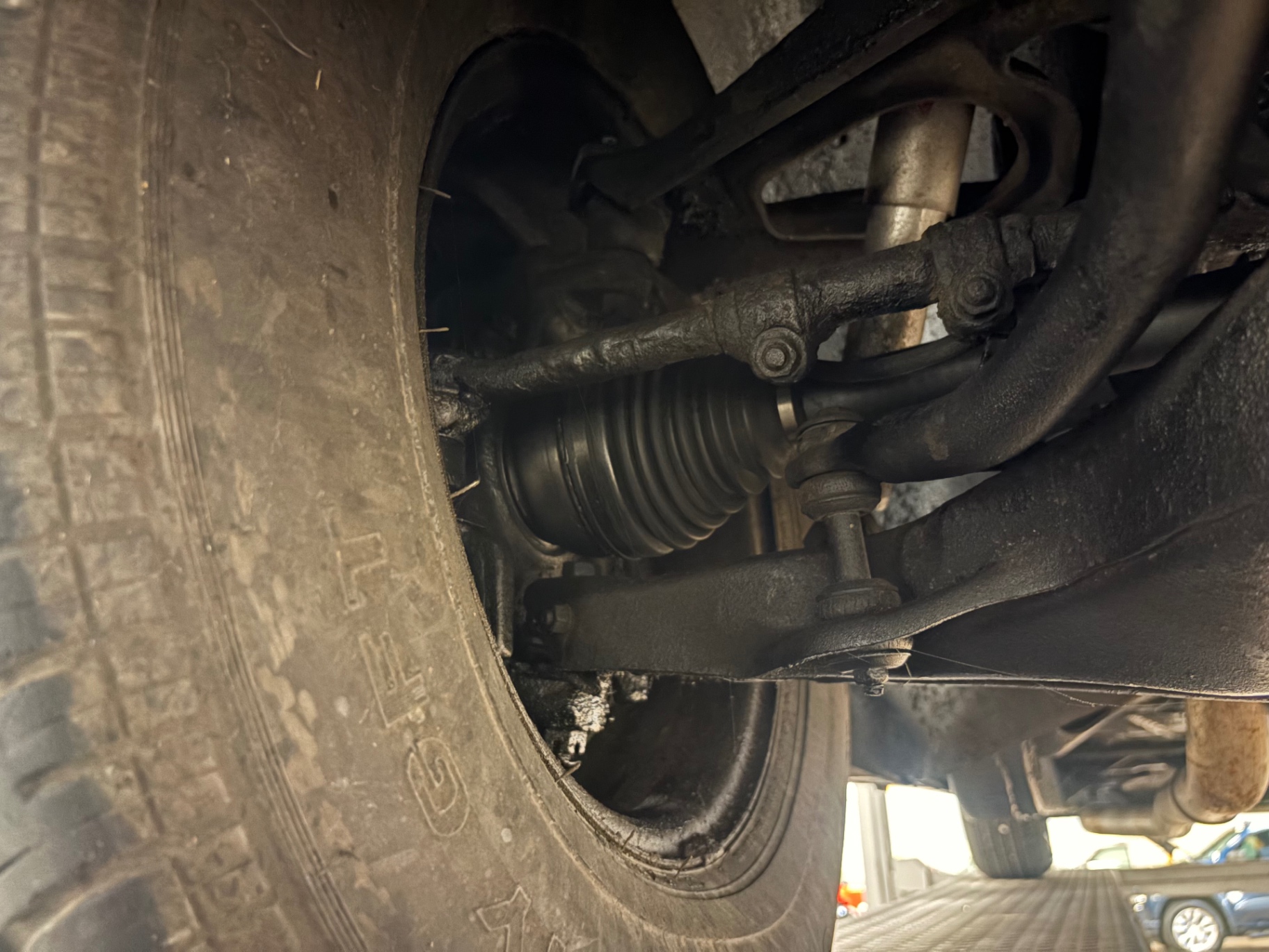 Vehicle photo 37