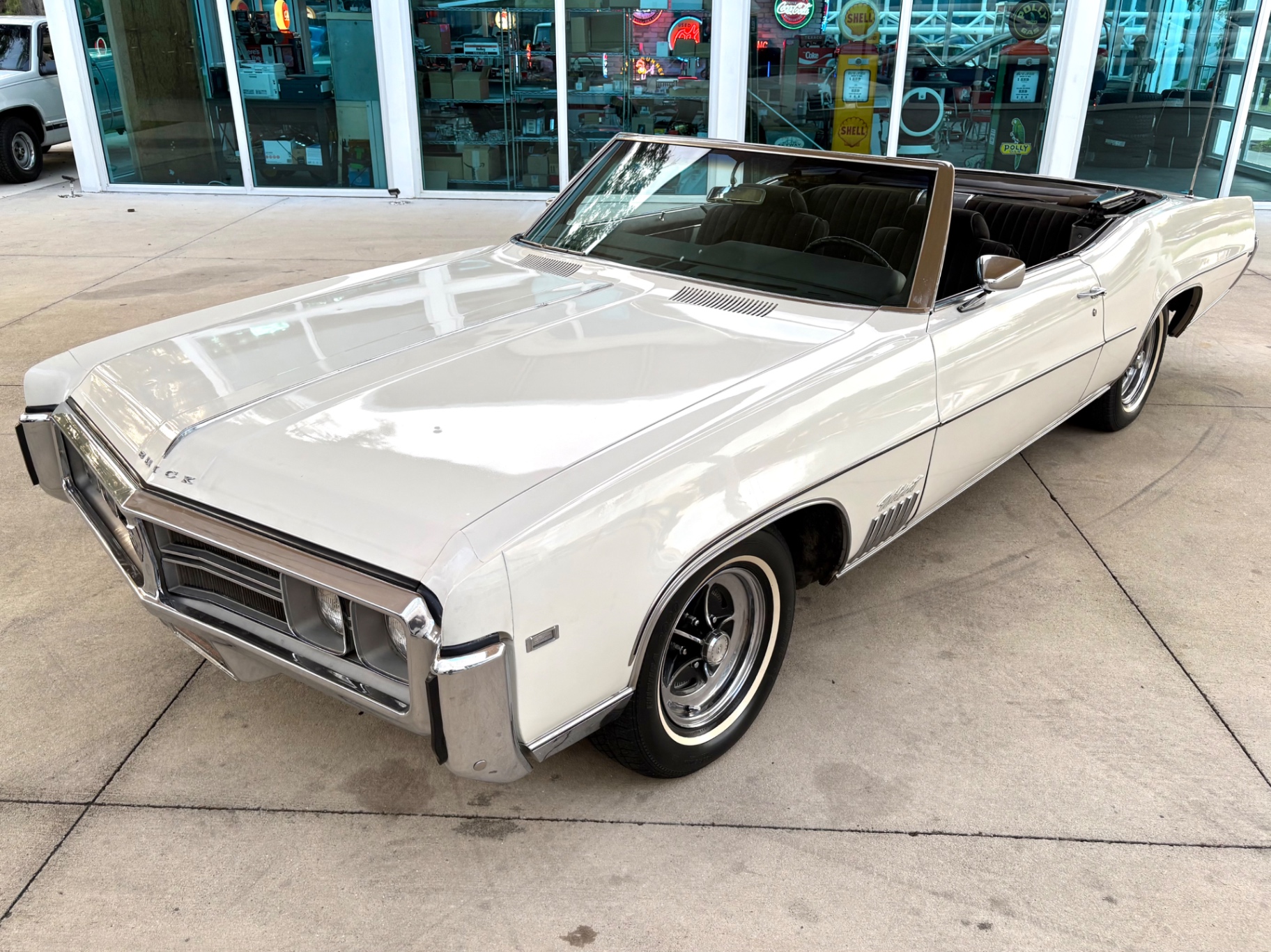 Vehicle photo 20