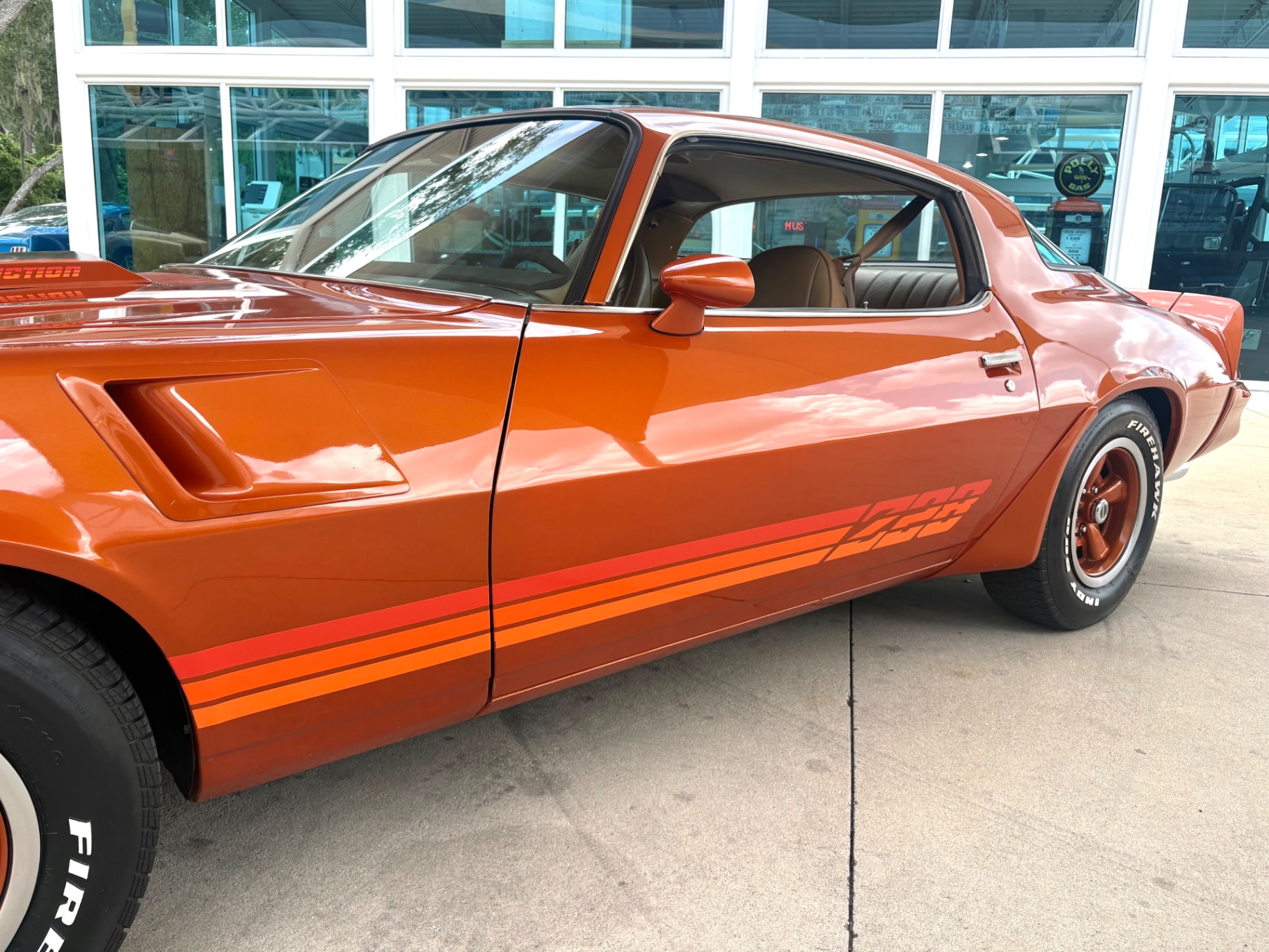 Vehicle photo 13