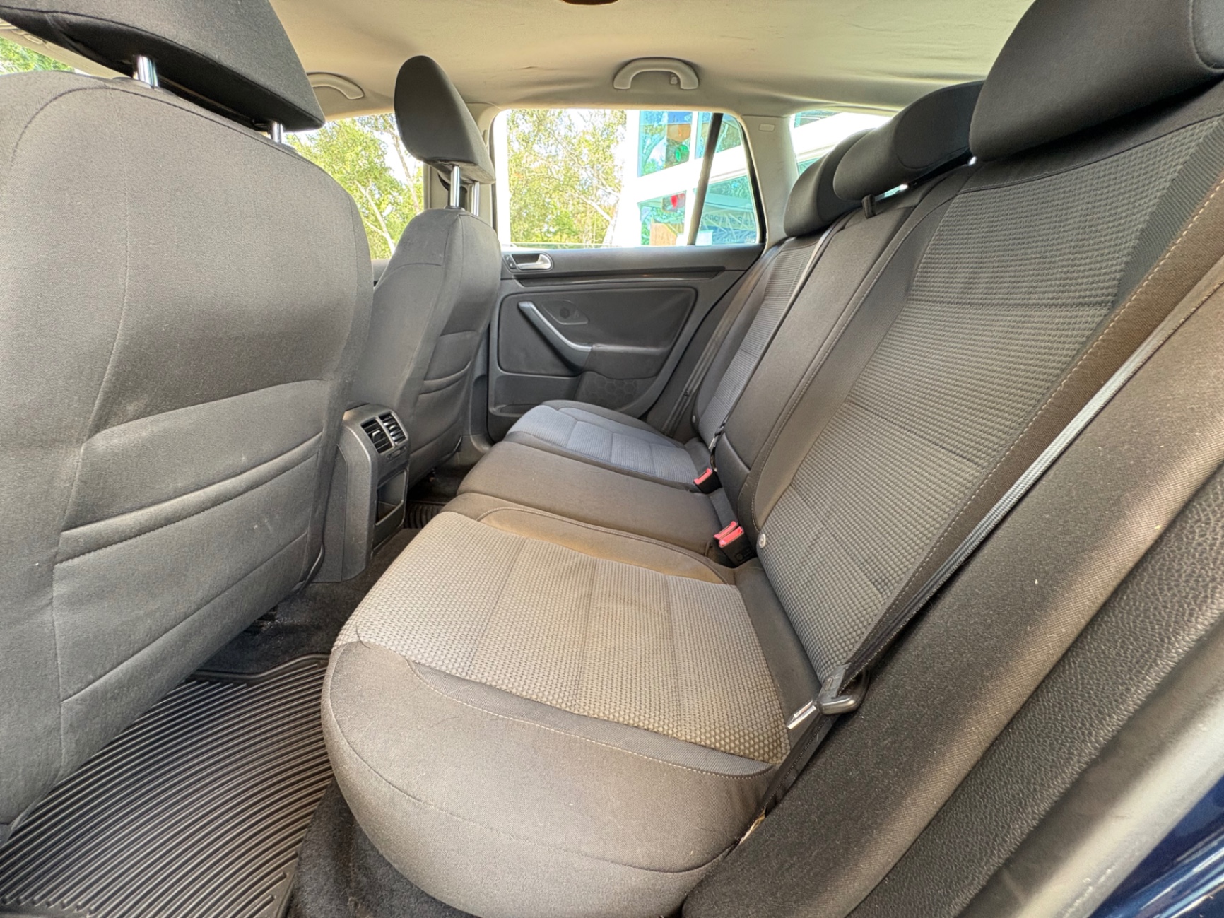 Vehicle photo 38