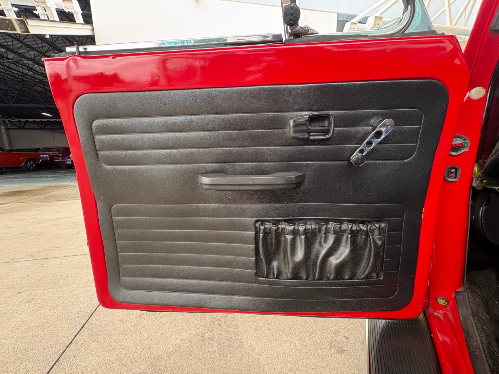 Vehicle photo 33