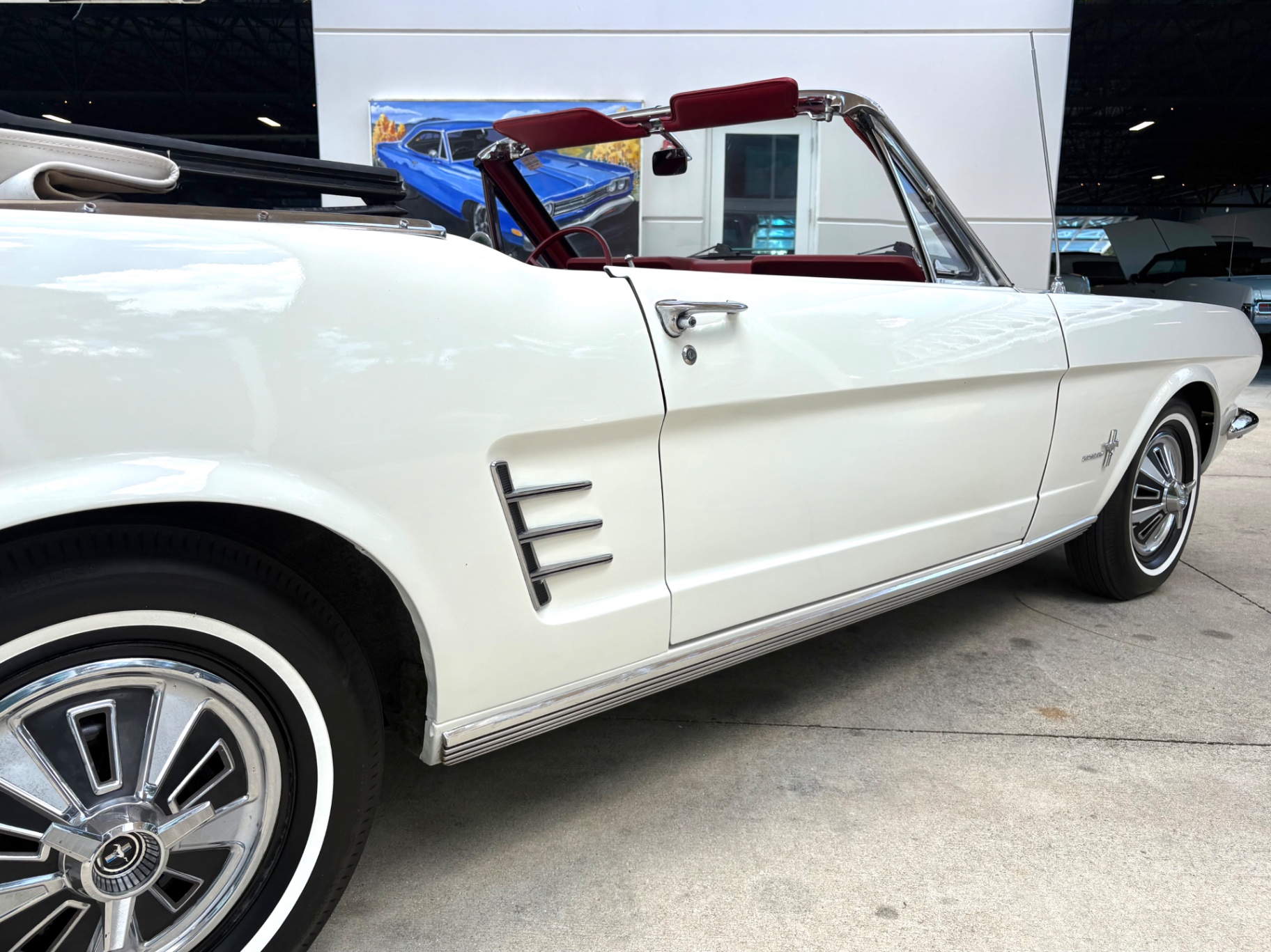 Vehicle photo 17