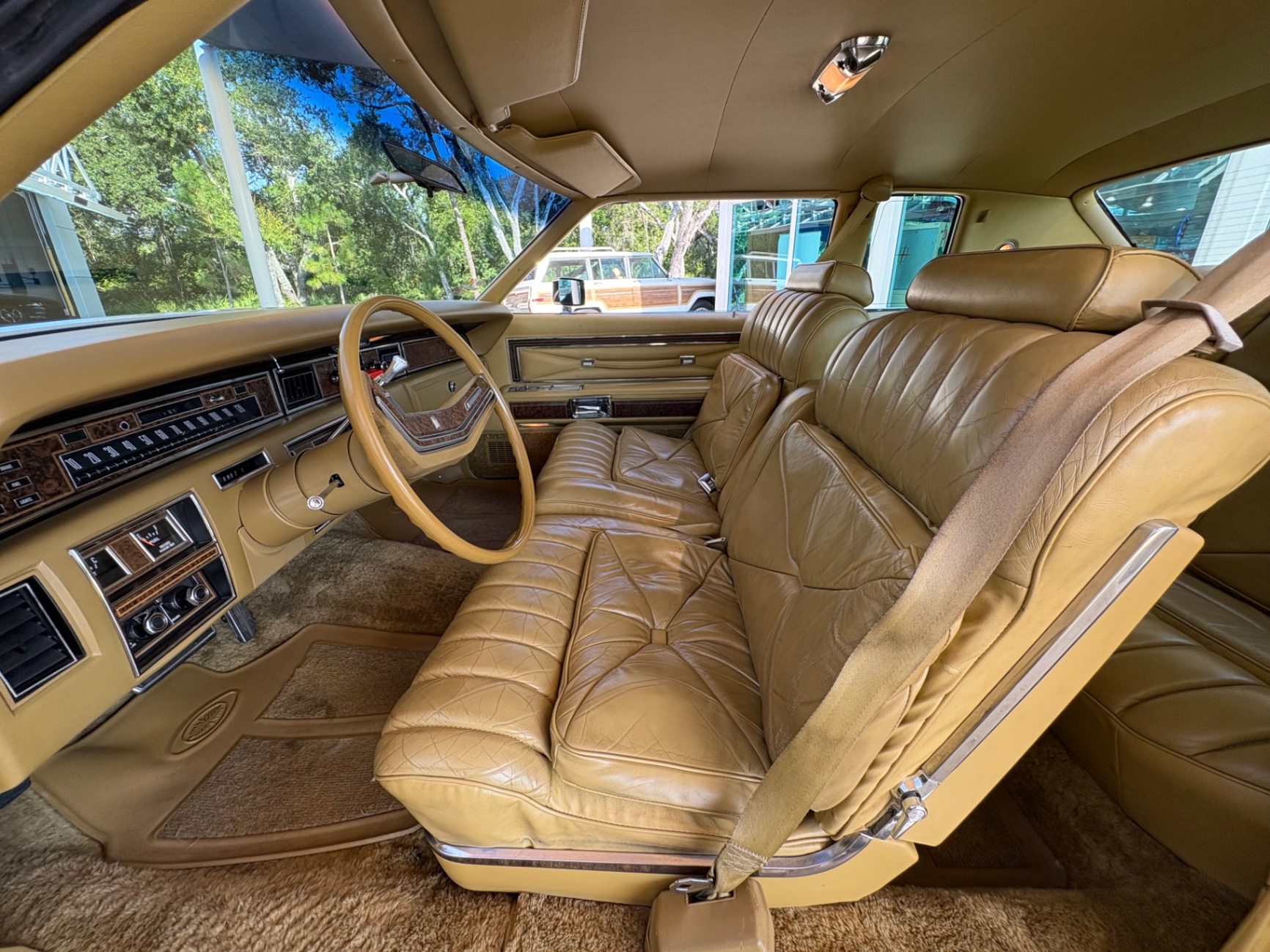 Vehicle photo 32