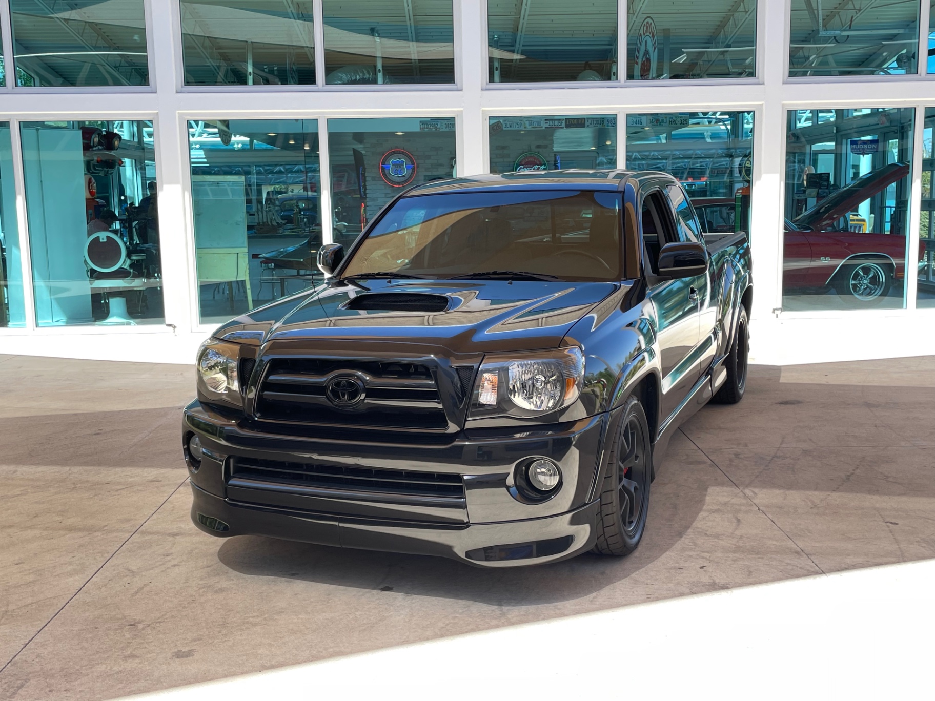 Vehicle photo 16