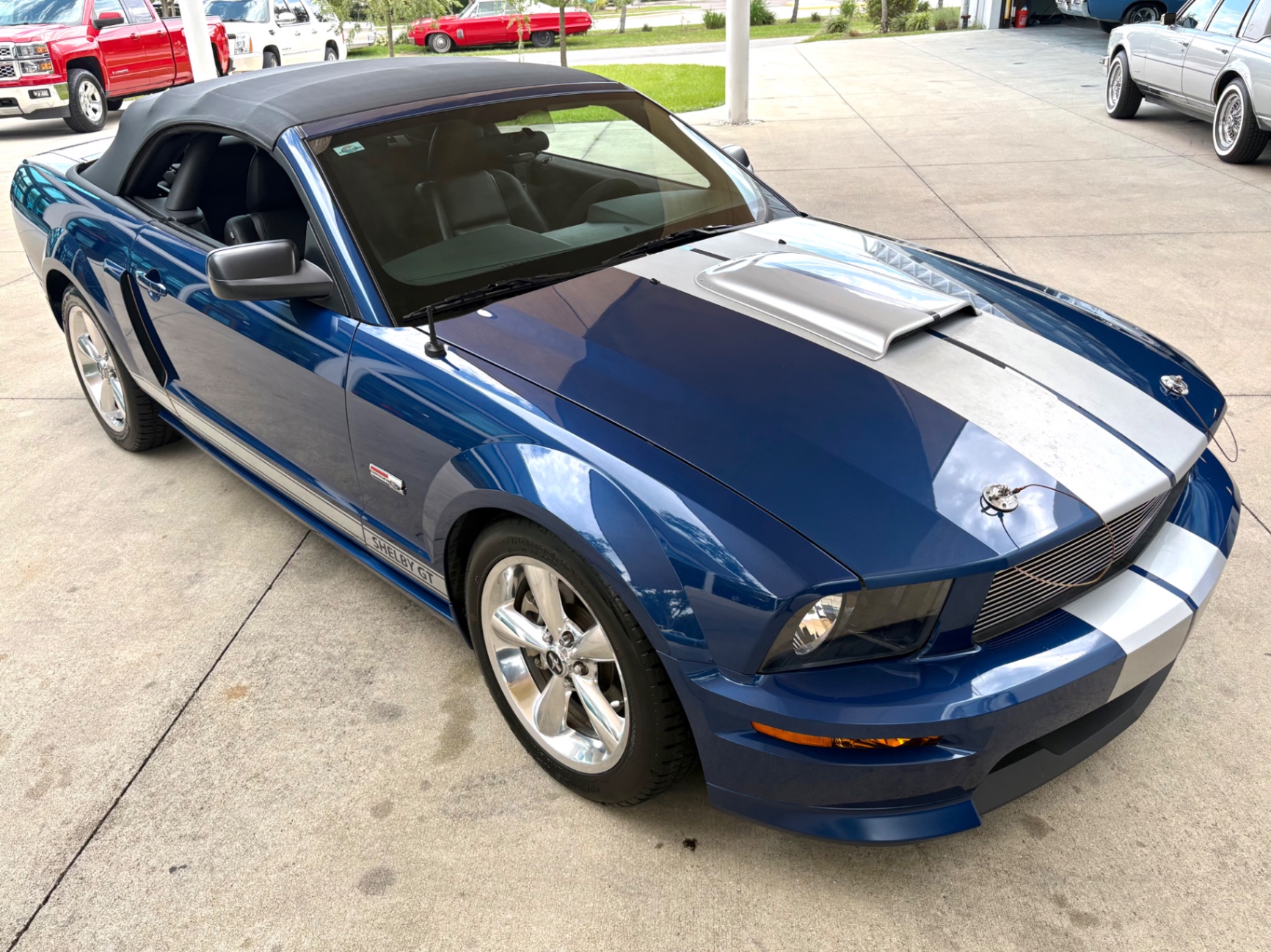 Vehicle photo 21