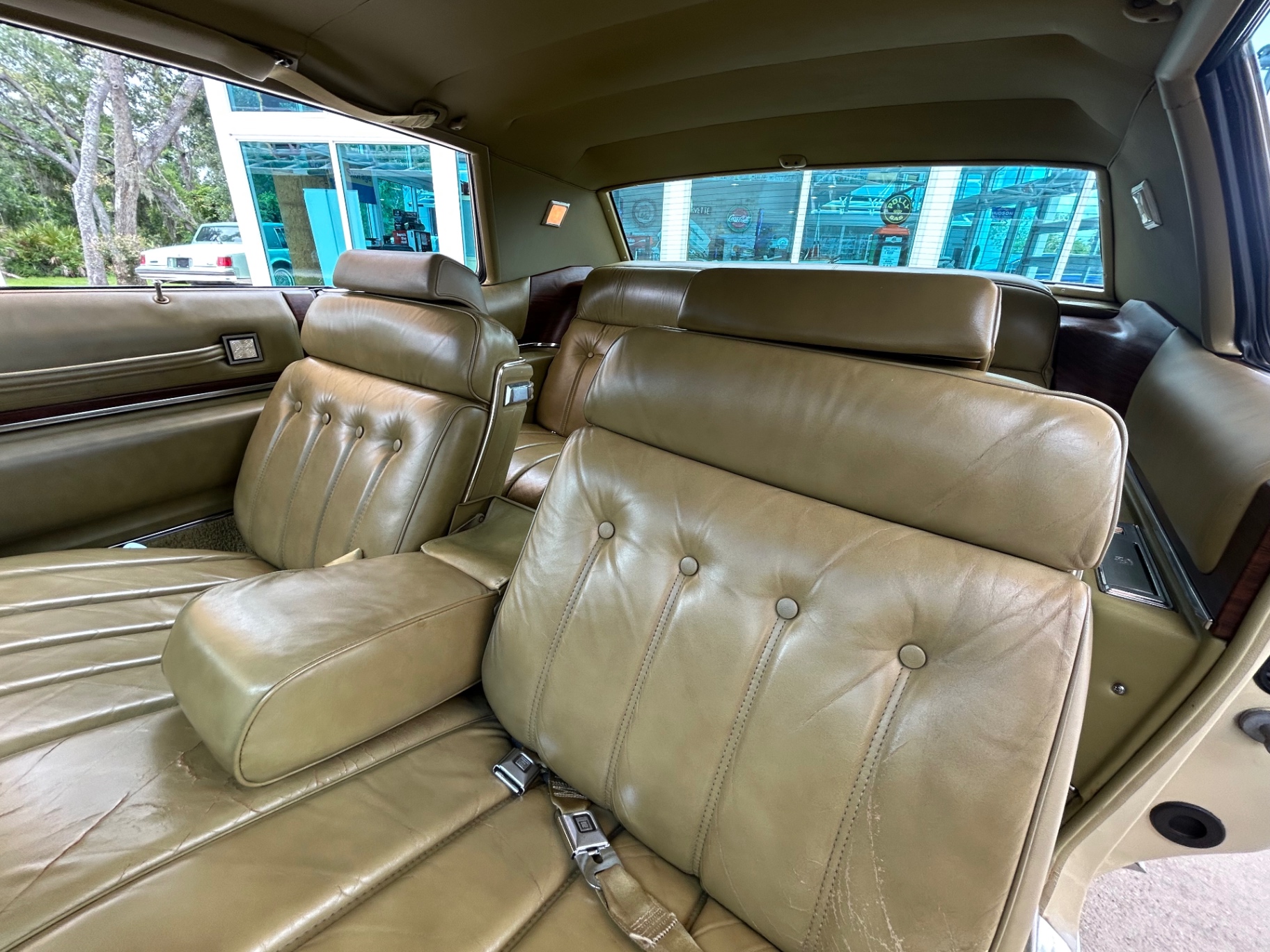 Vehicle photo 33