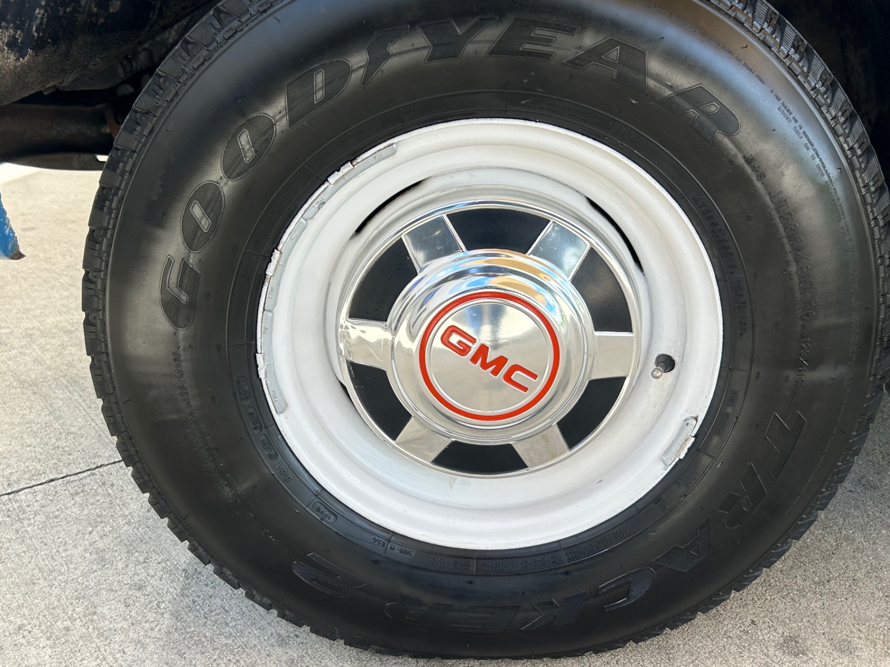 Vehicle photo 10