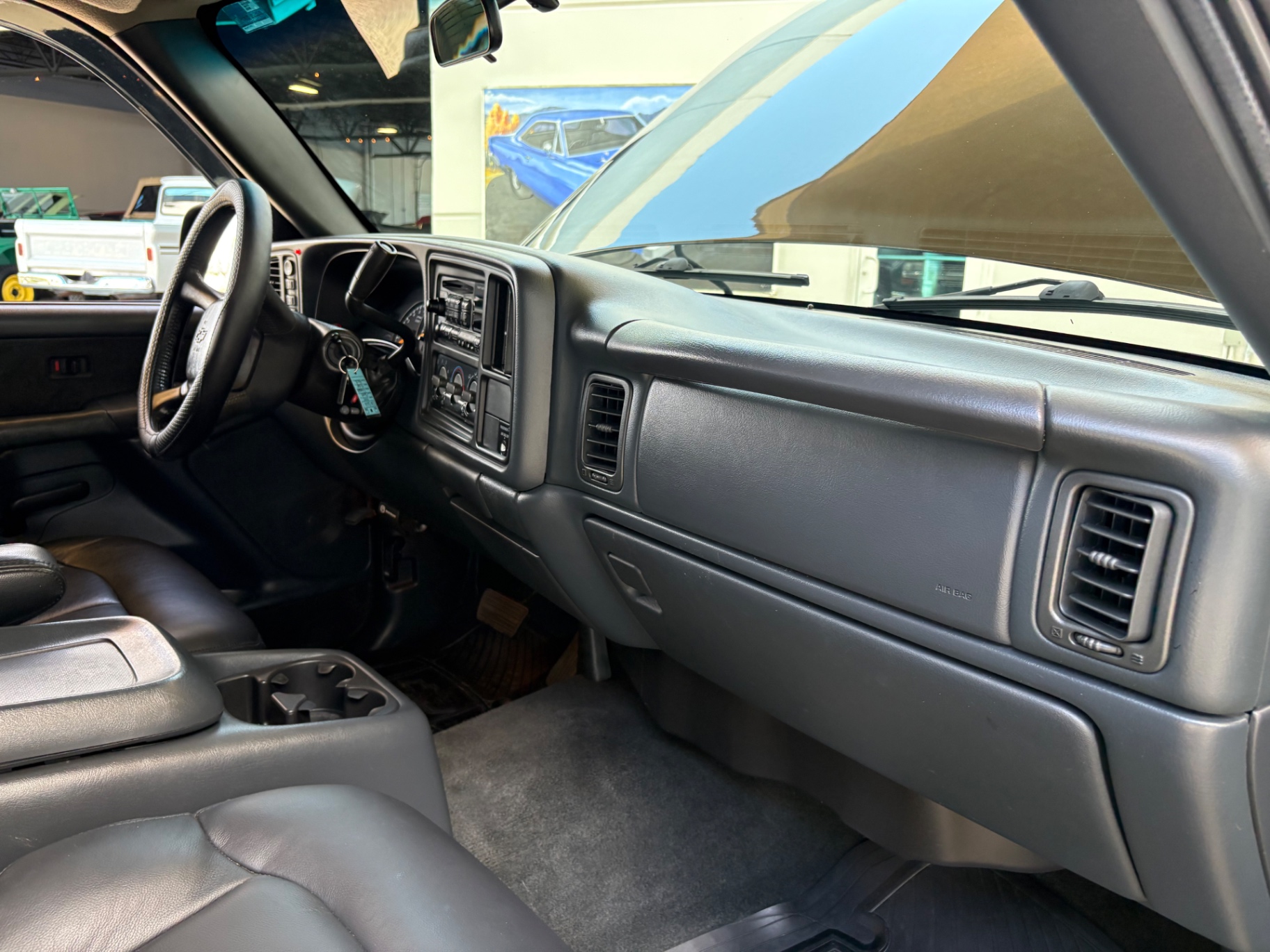 Vehicle photo 37