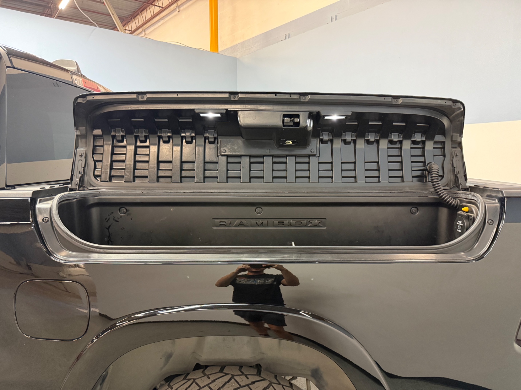 Vehicle photo 15