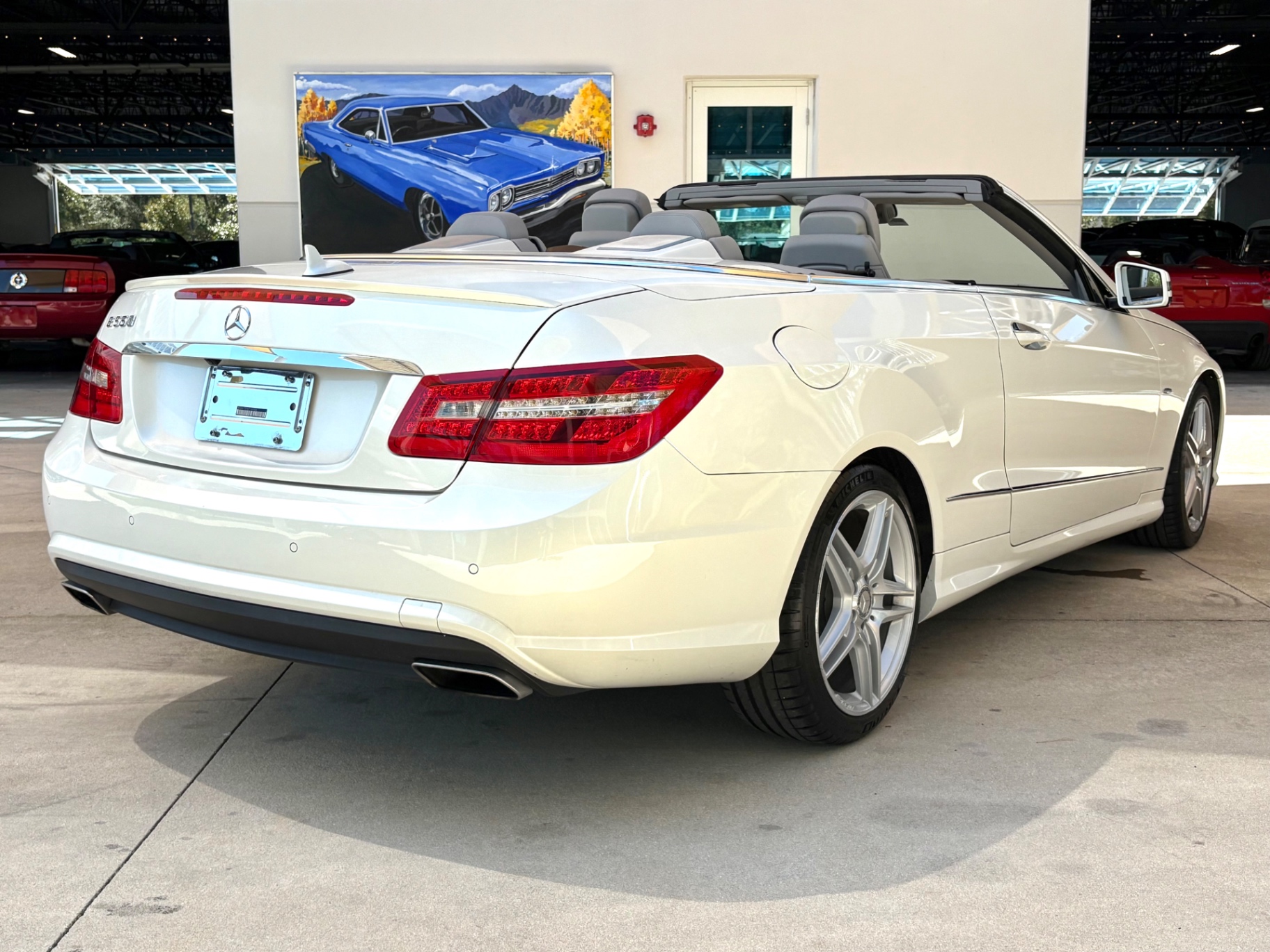 Vehicle photo 5