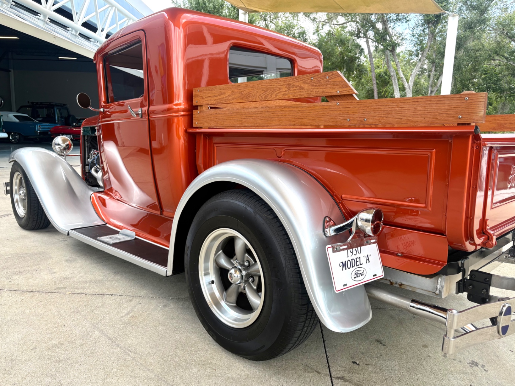 Vehicle photo 15