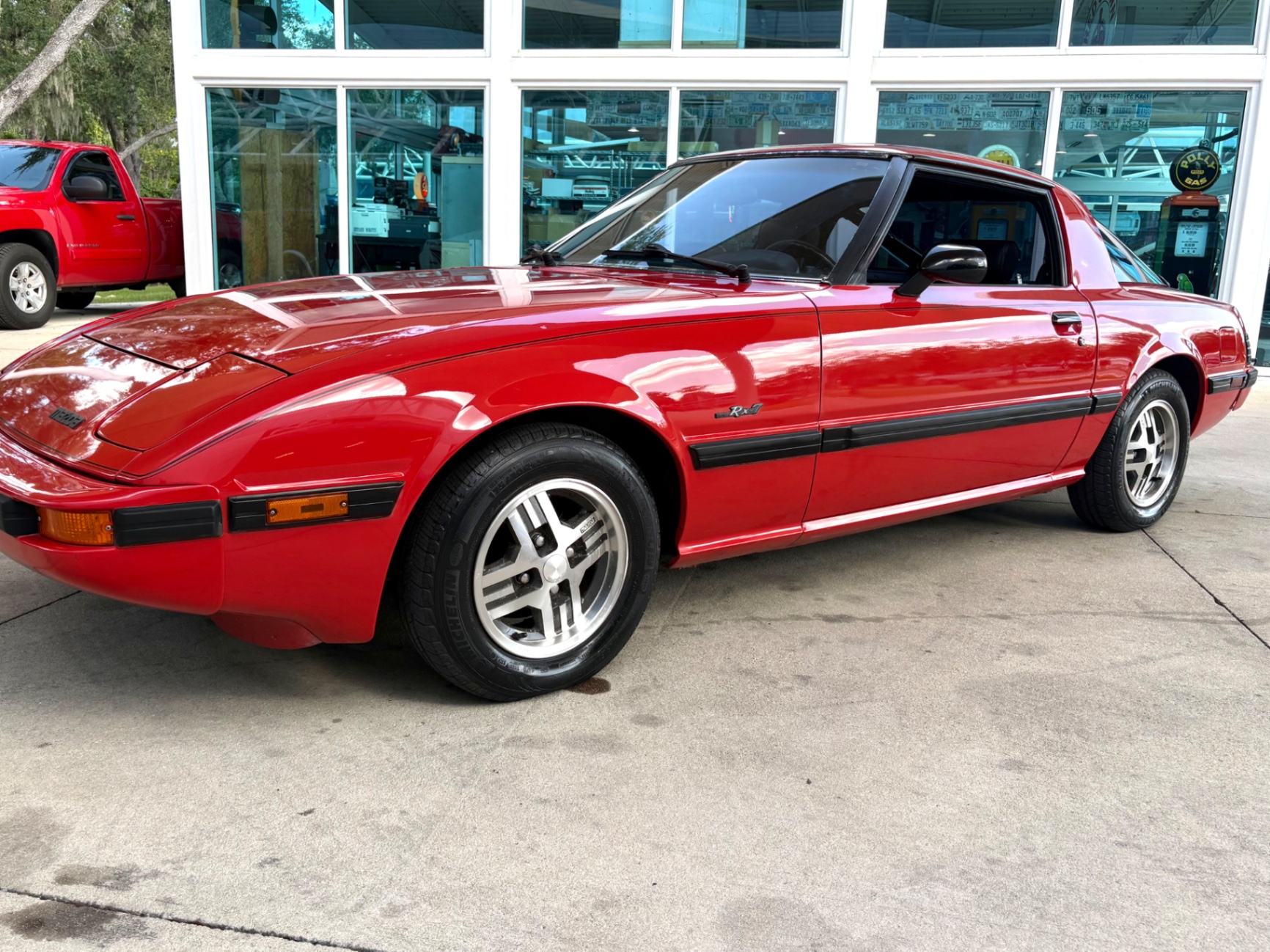 Vehicle photo 13