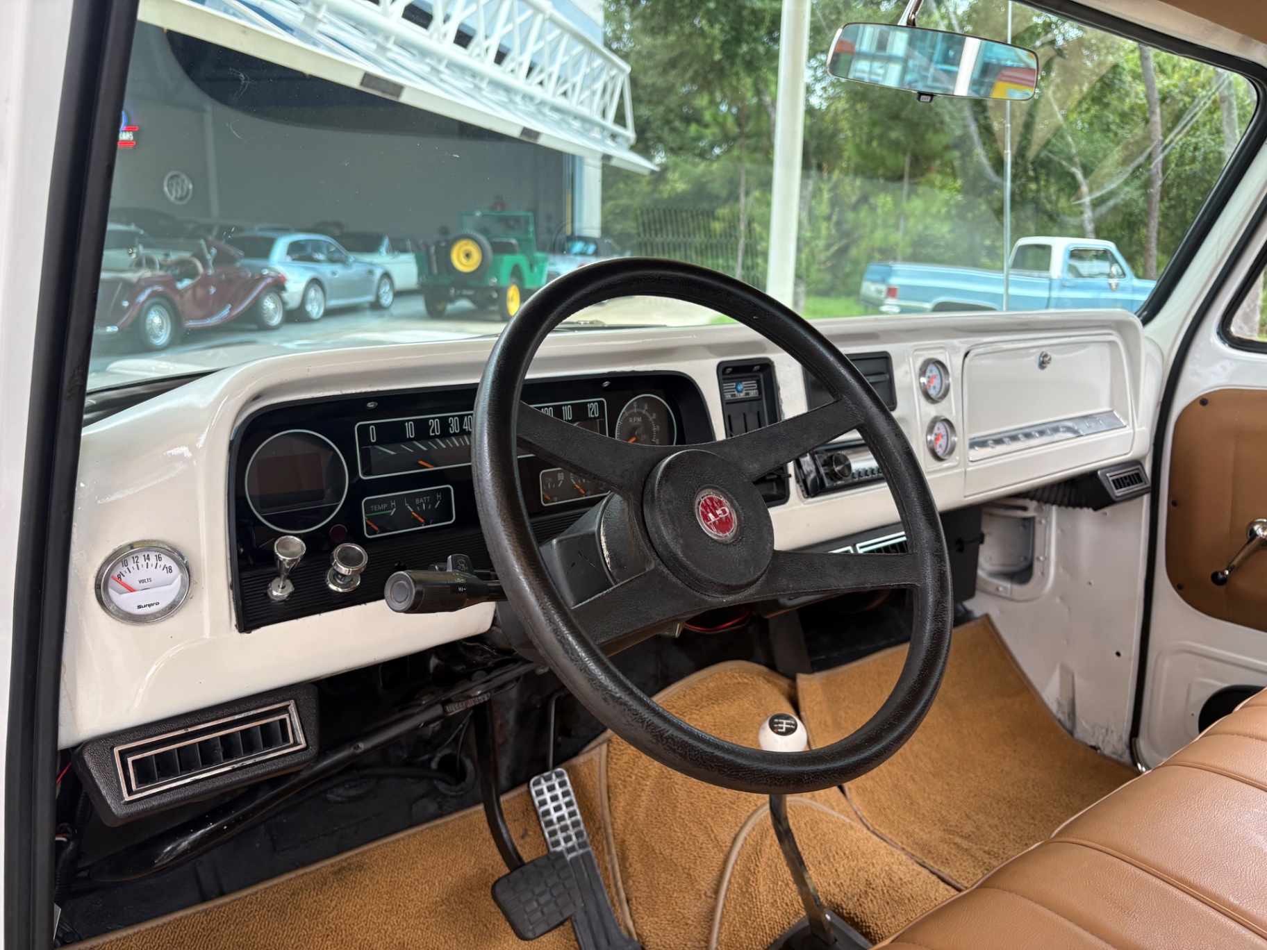 Vehicle photo 31