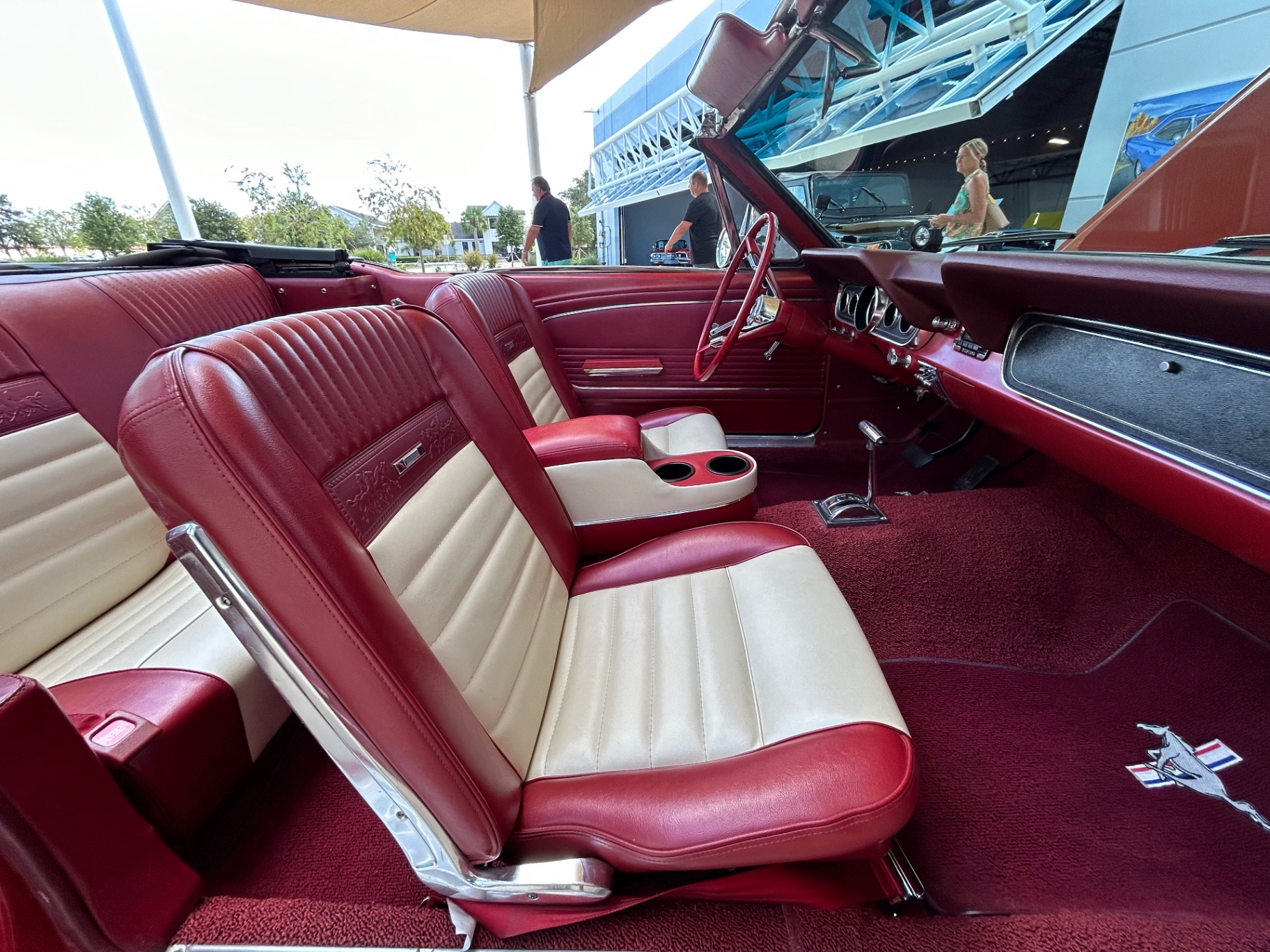 Vehicle photo 27
