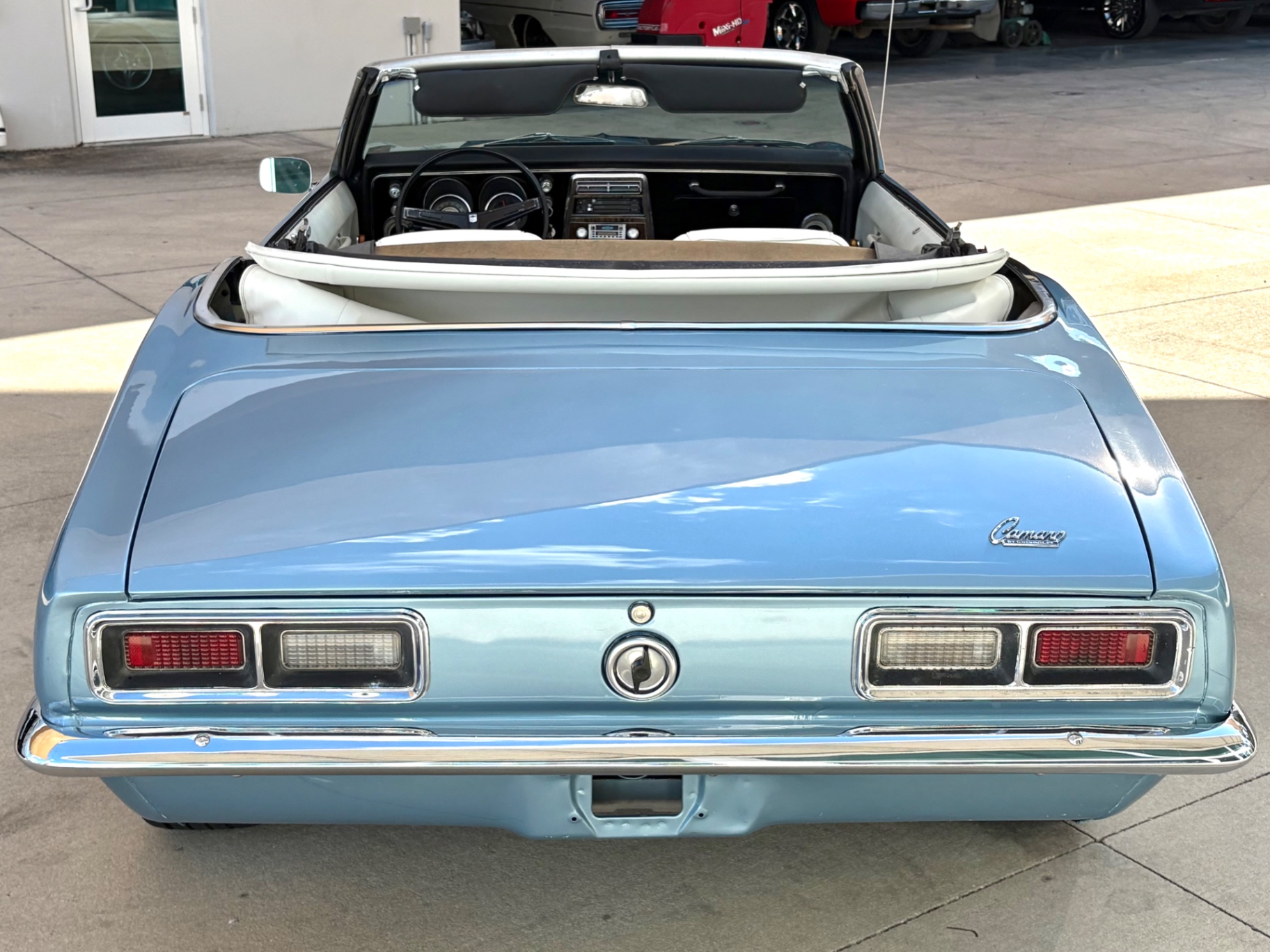 Vehicle photo 8