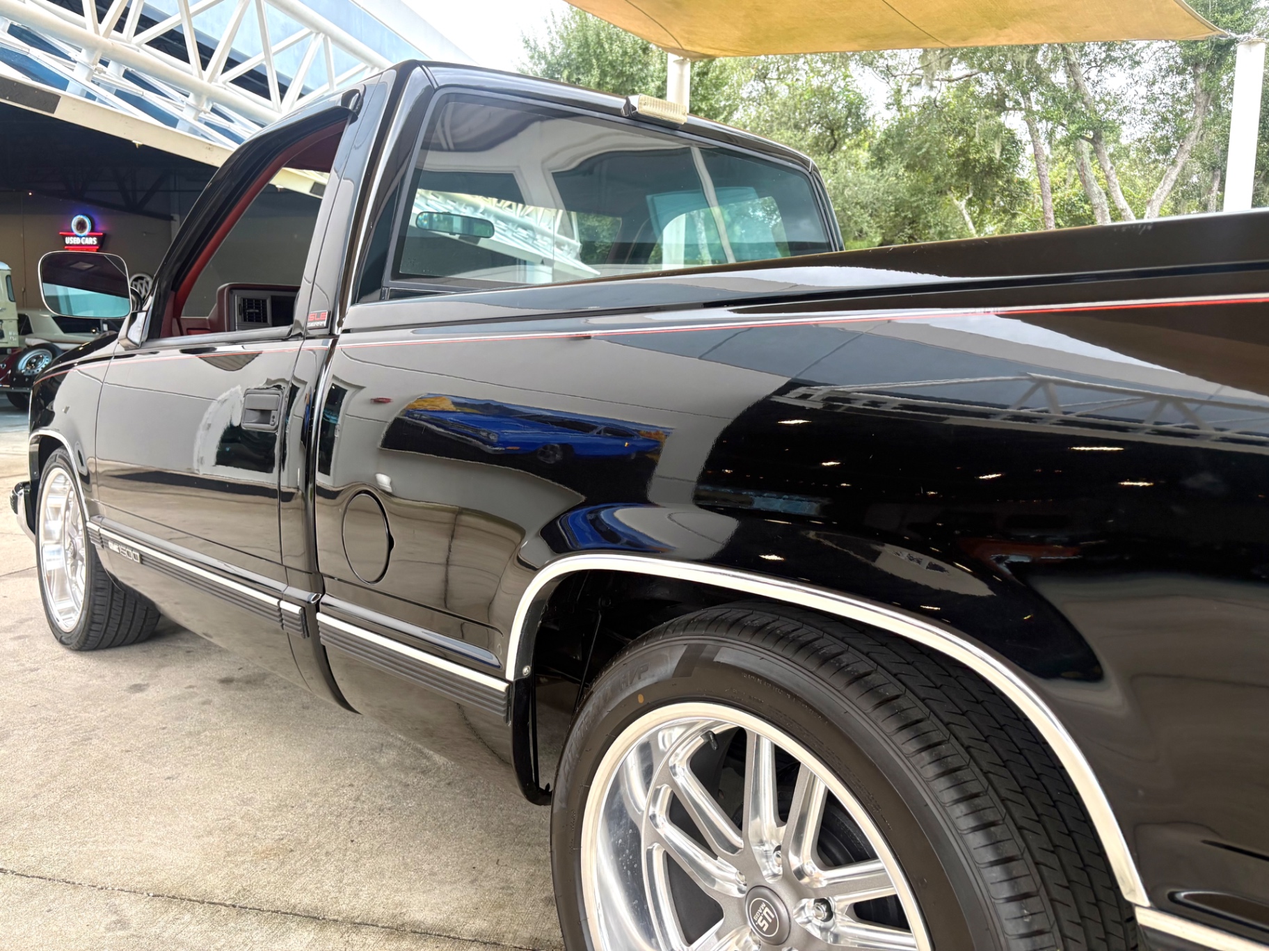 Vehicle photo 14