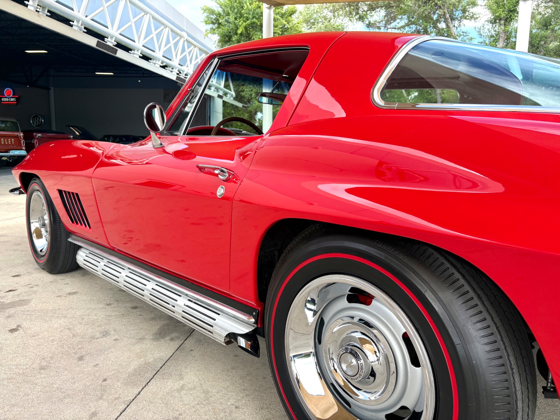Vehicle photo 15