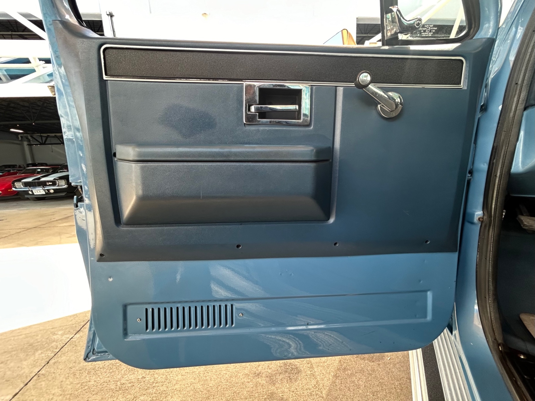 Vehicle photo 17