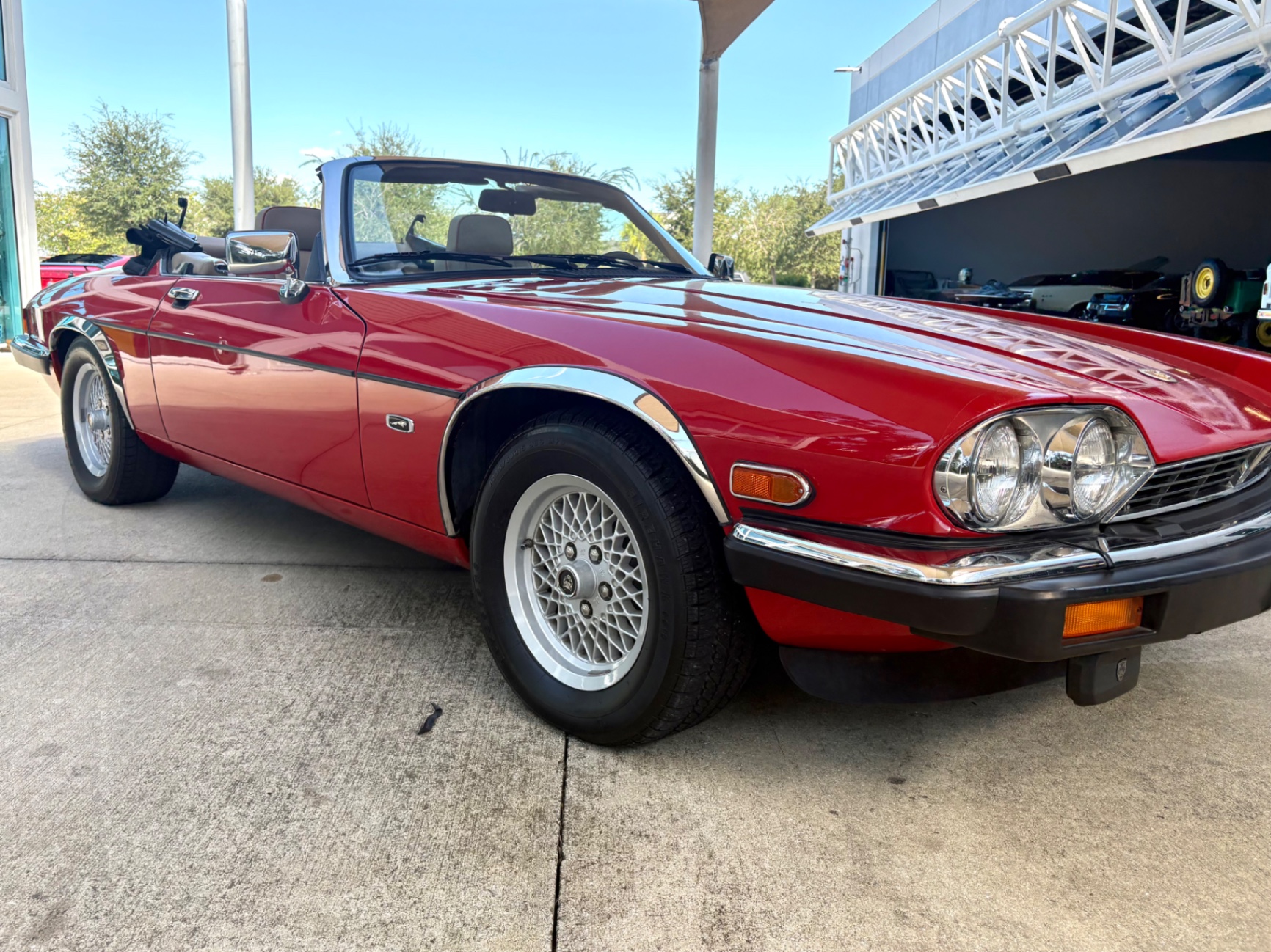 Vehicle photo 19