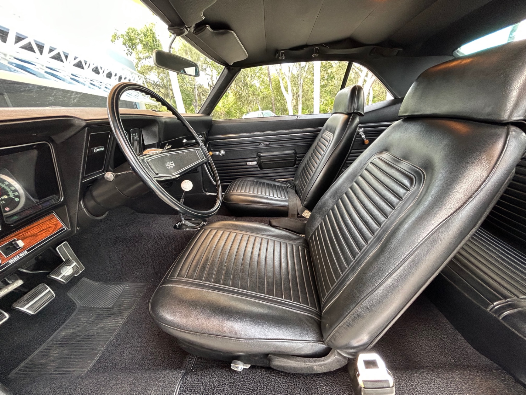 Vehicle photo 22