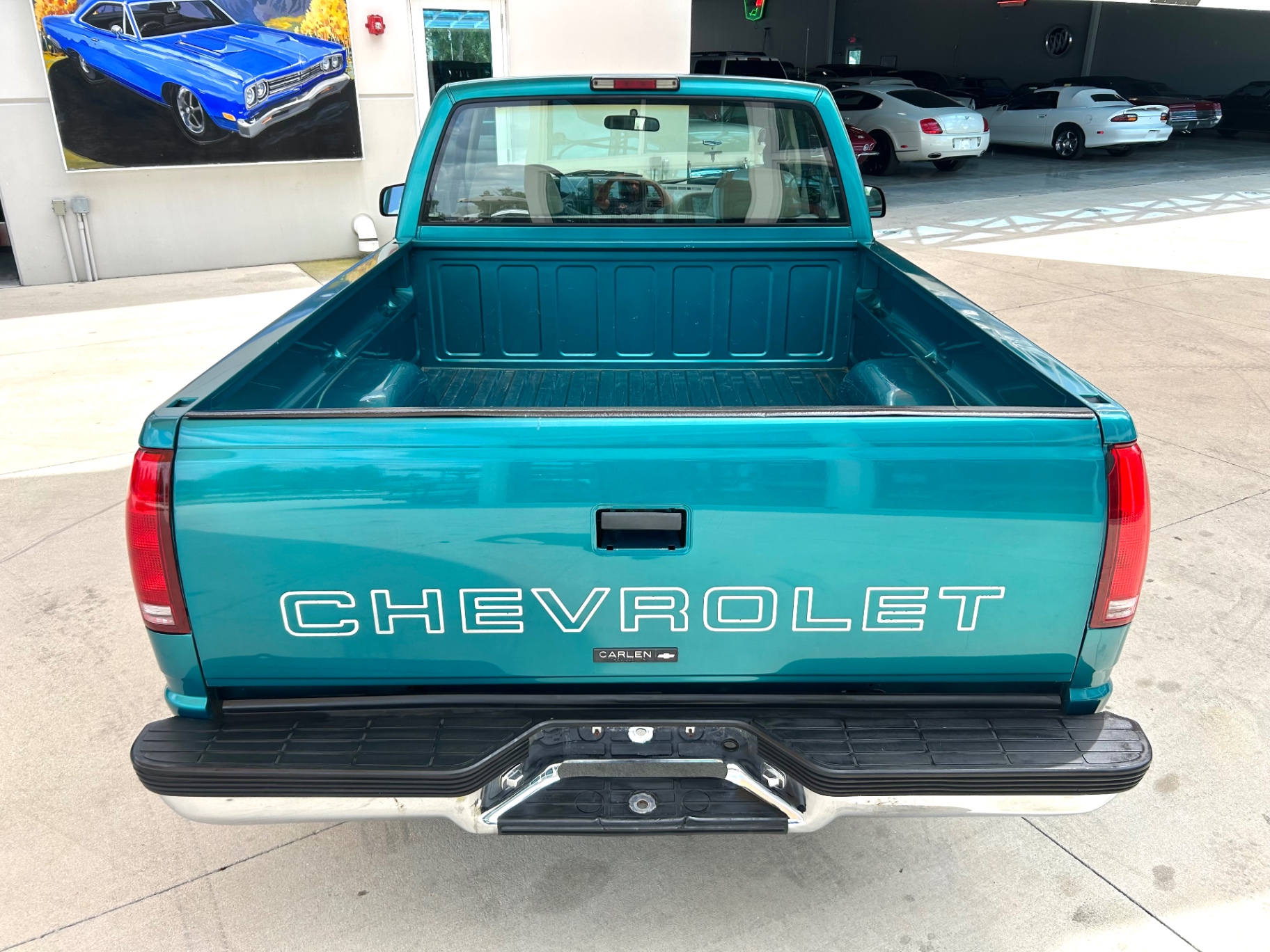 Vehicle photo 7
