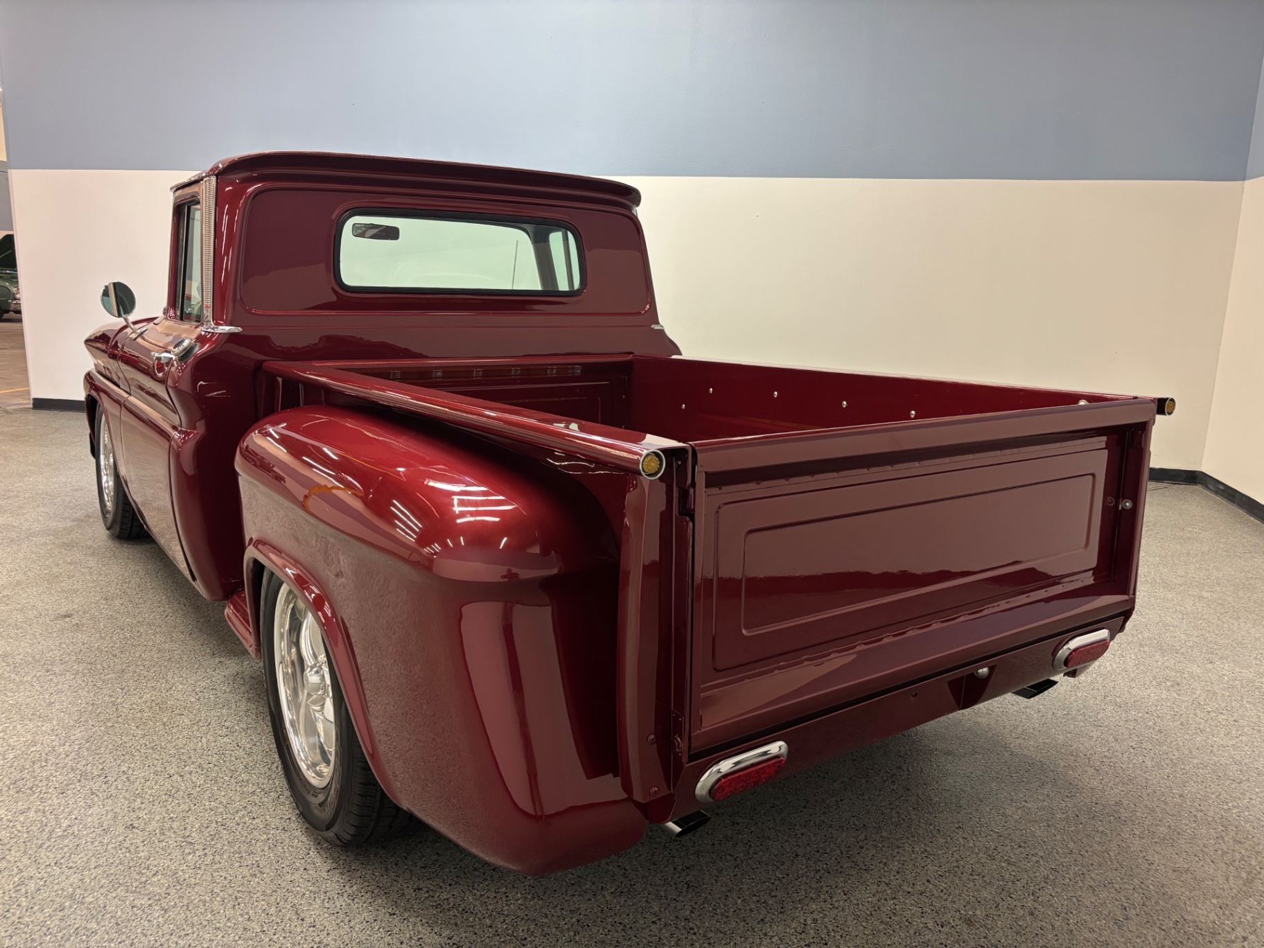 Vehicle photo 4
