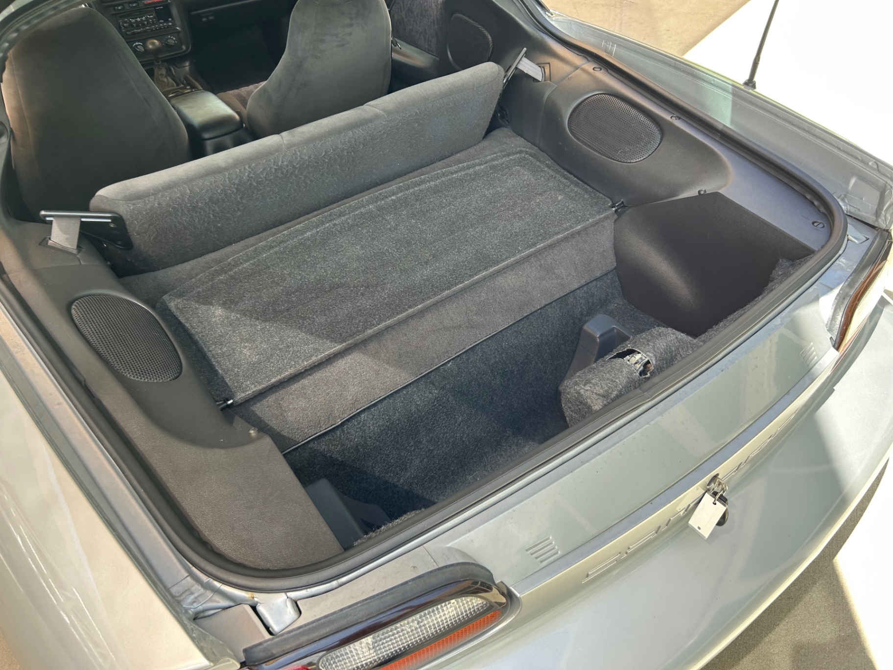 Vehicle photo 9