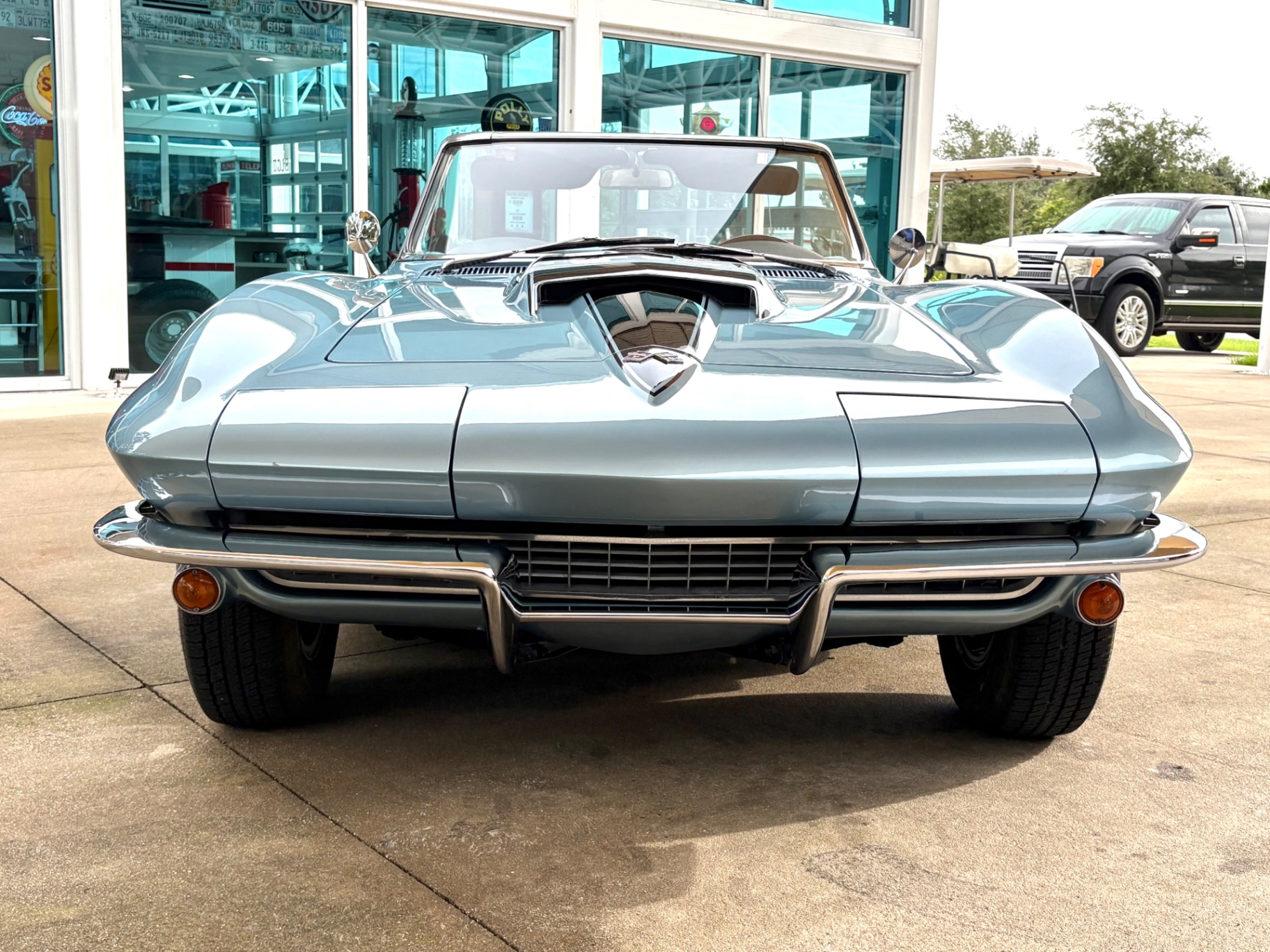 Vehicle photo 2