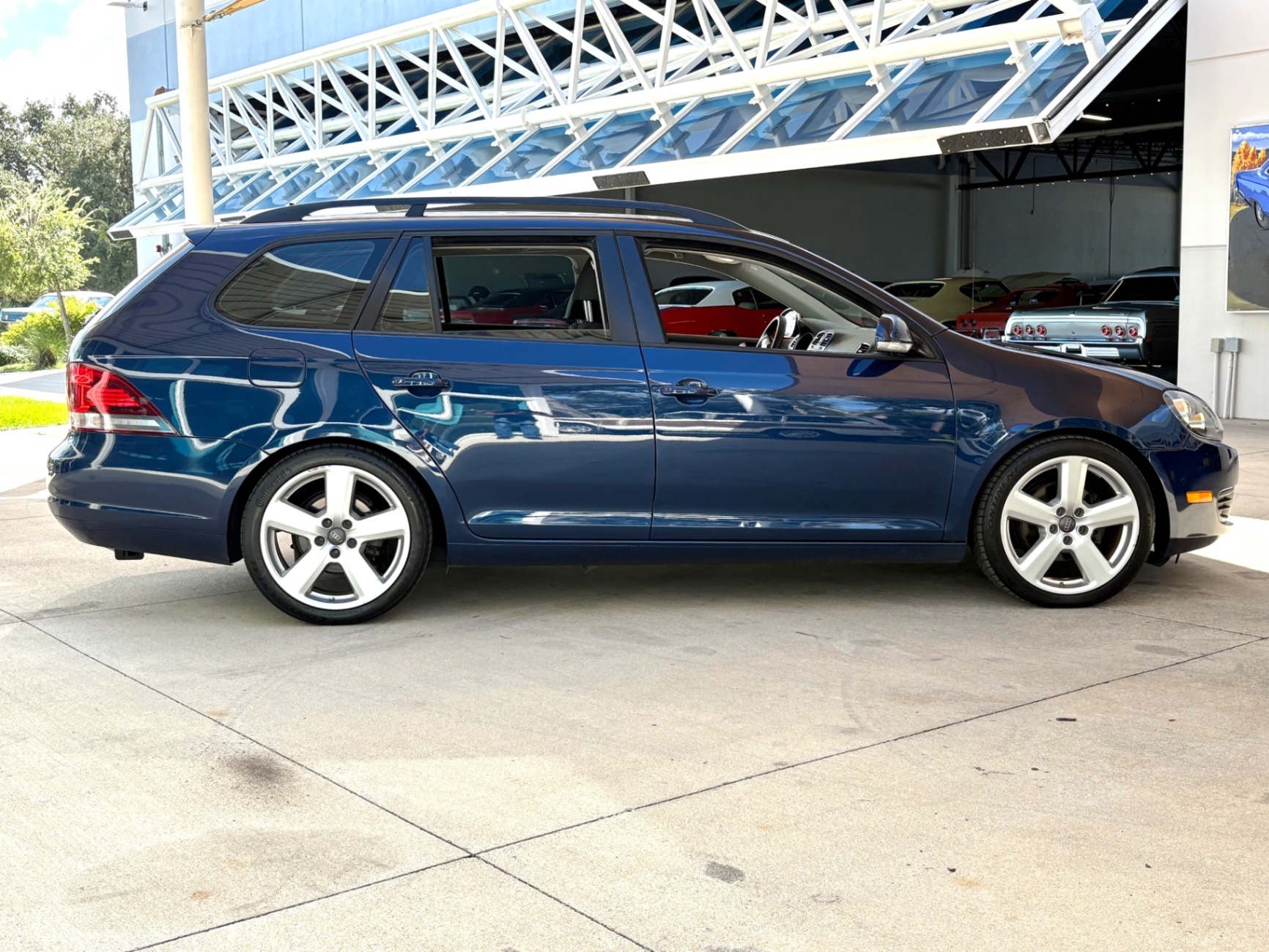 Vehicle photo 4