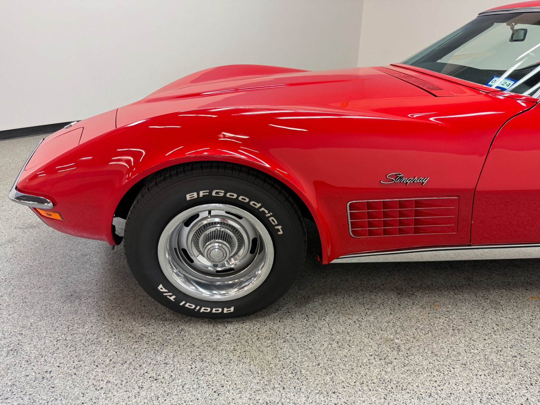 Vehicle photo 12
