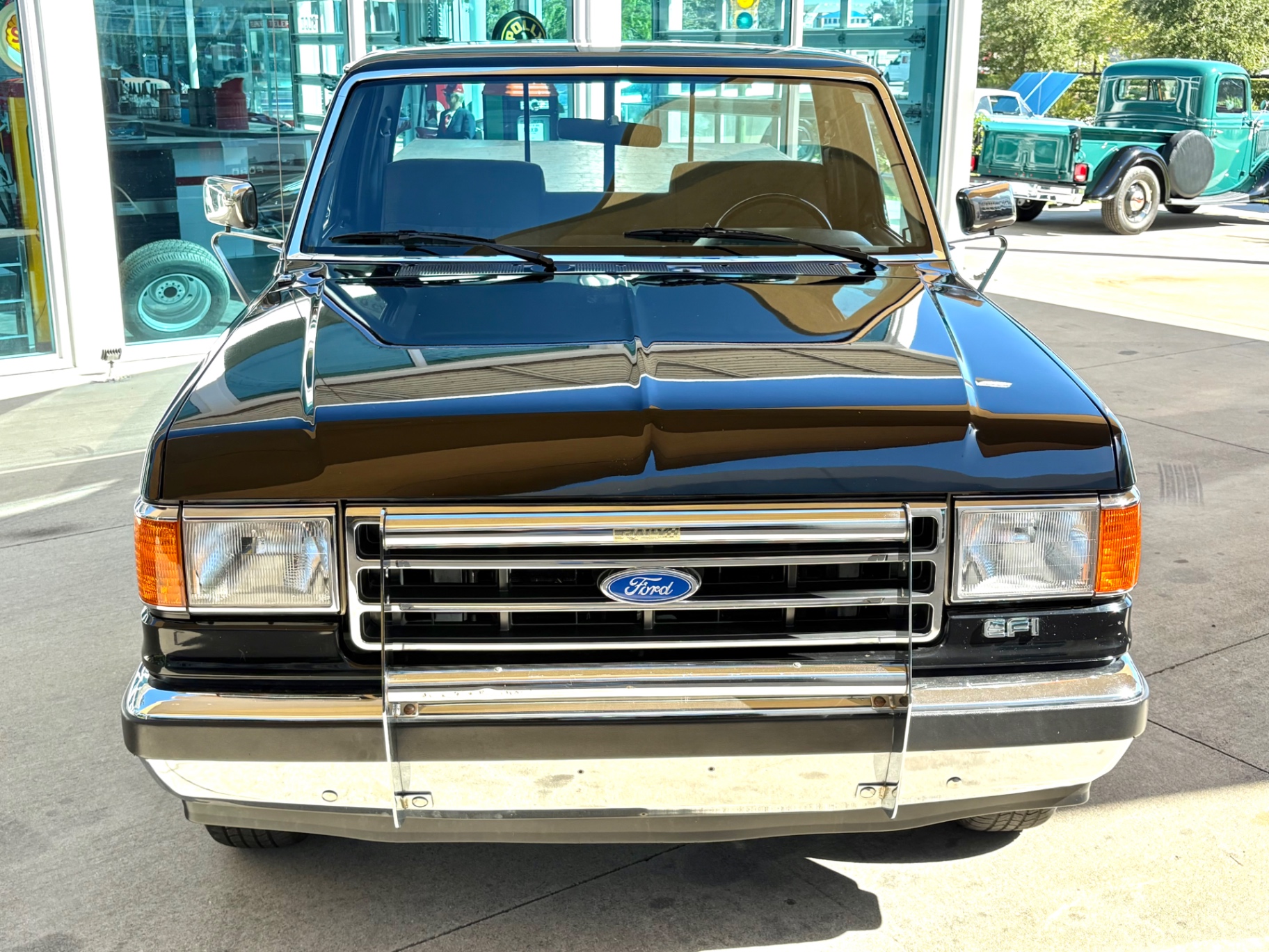 Vehicle photo 3