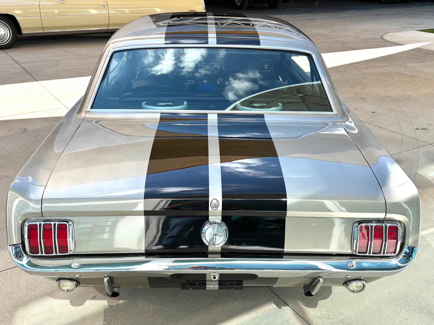 Vehicle photo 8