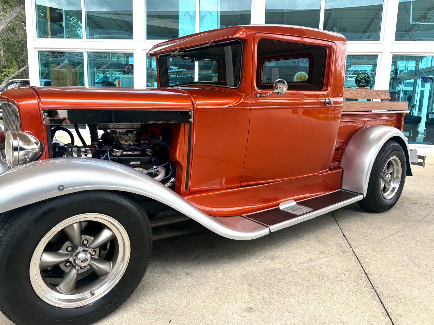 Vehicle photo 12