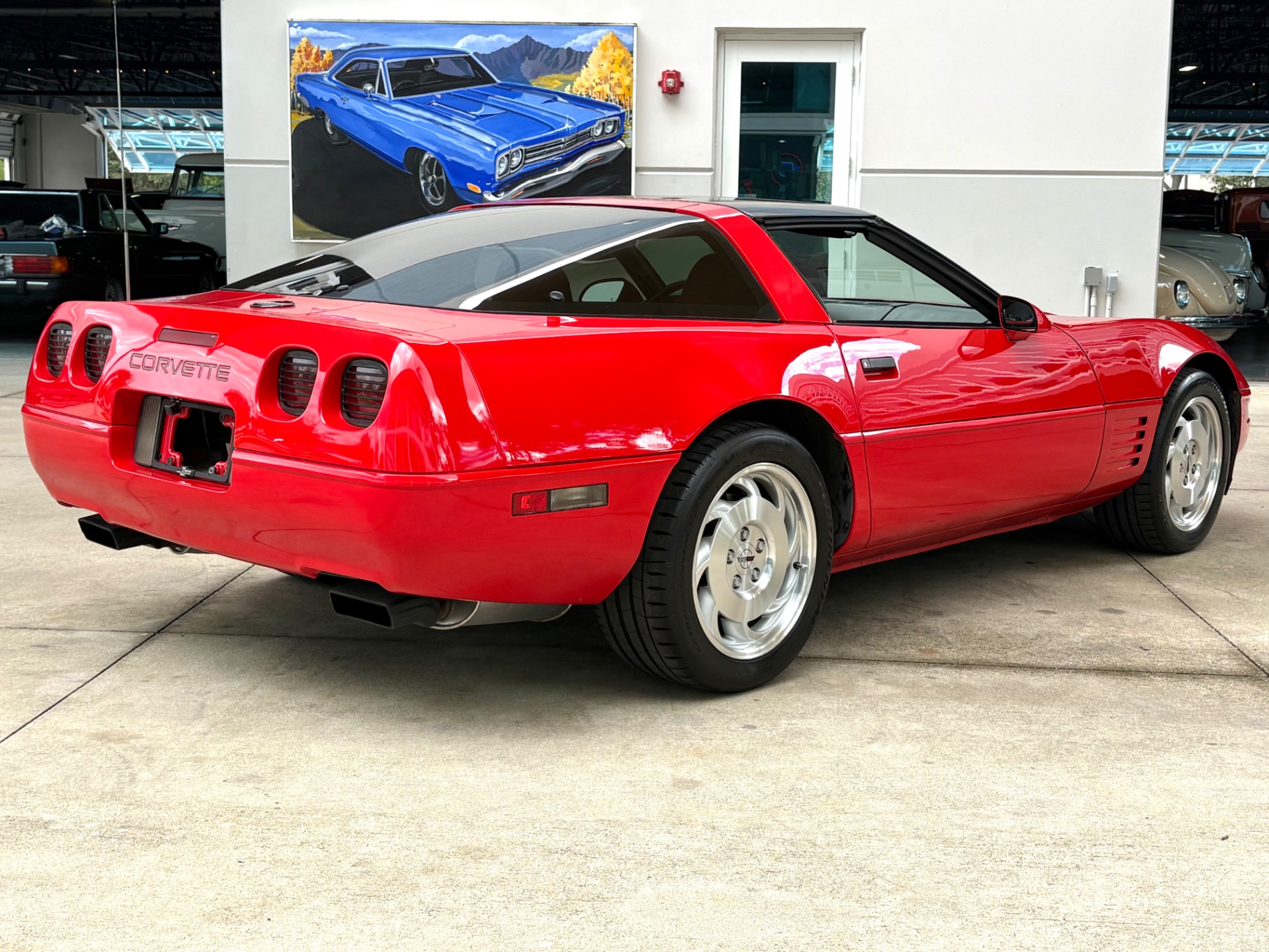 Vehicle photo 7